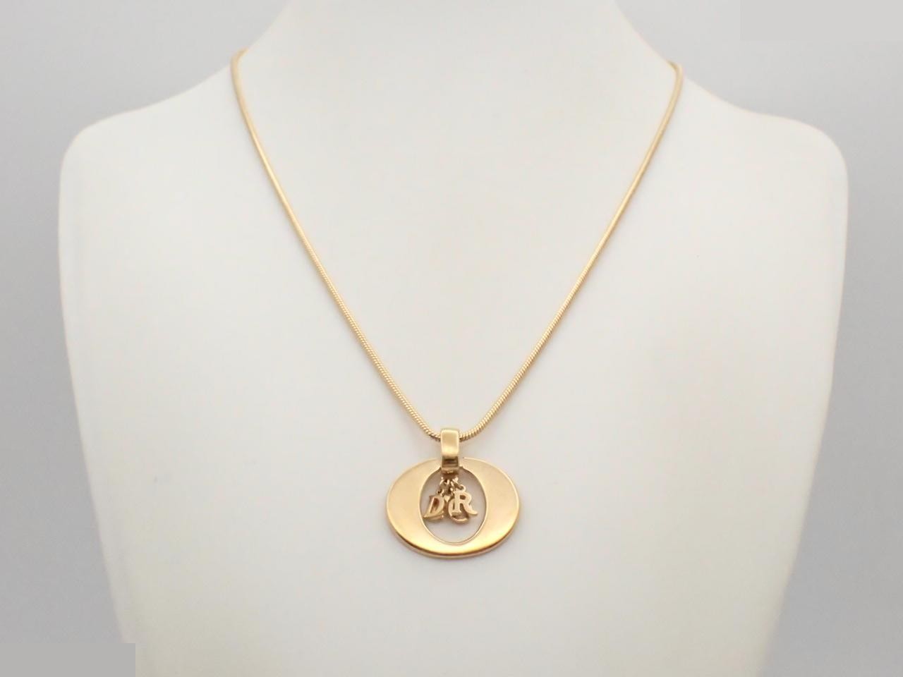 Other lines: Precious metals, necklaces, pendants, chains approximately 55cm long. — view 3