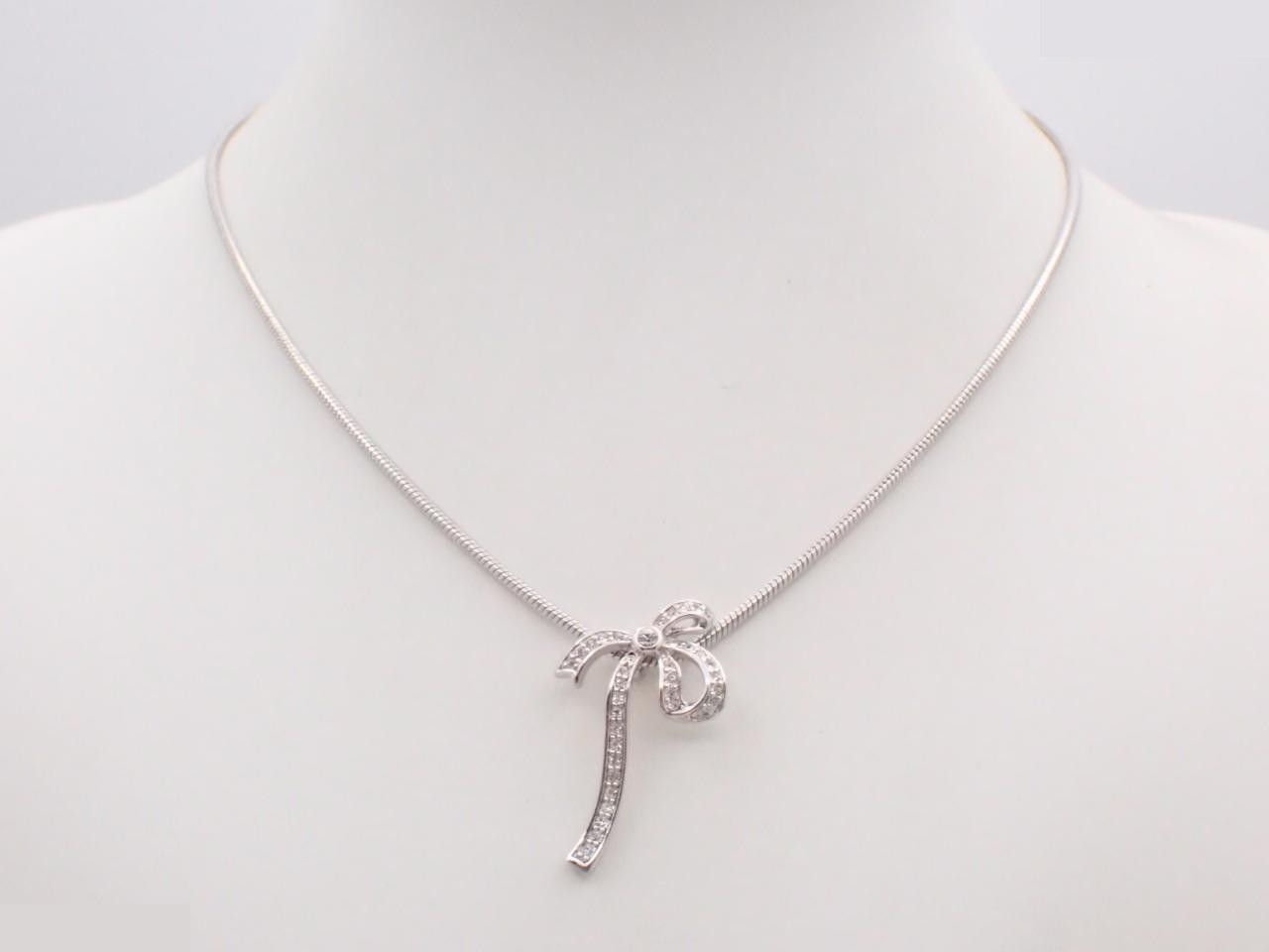 Other lines: Precious metal necklaces and pendants, chain approximately 42cm. — view 3