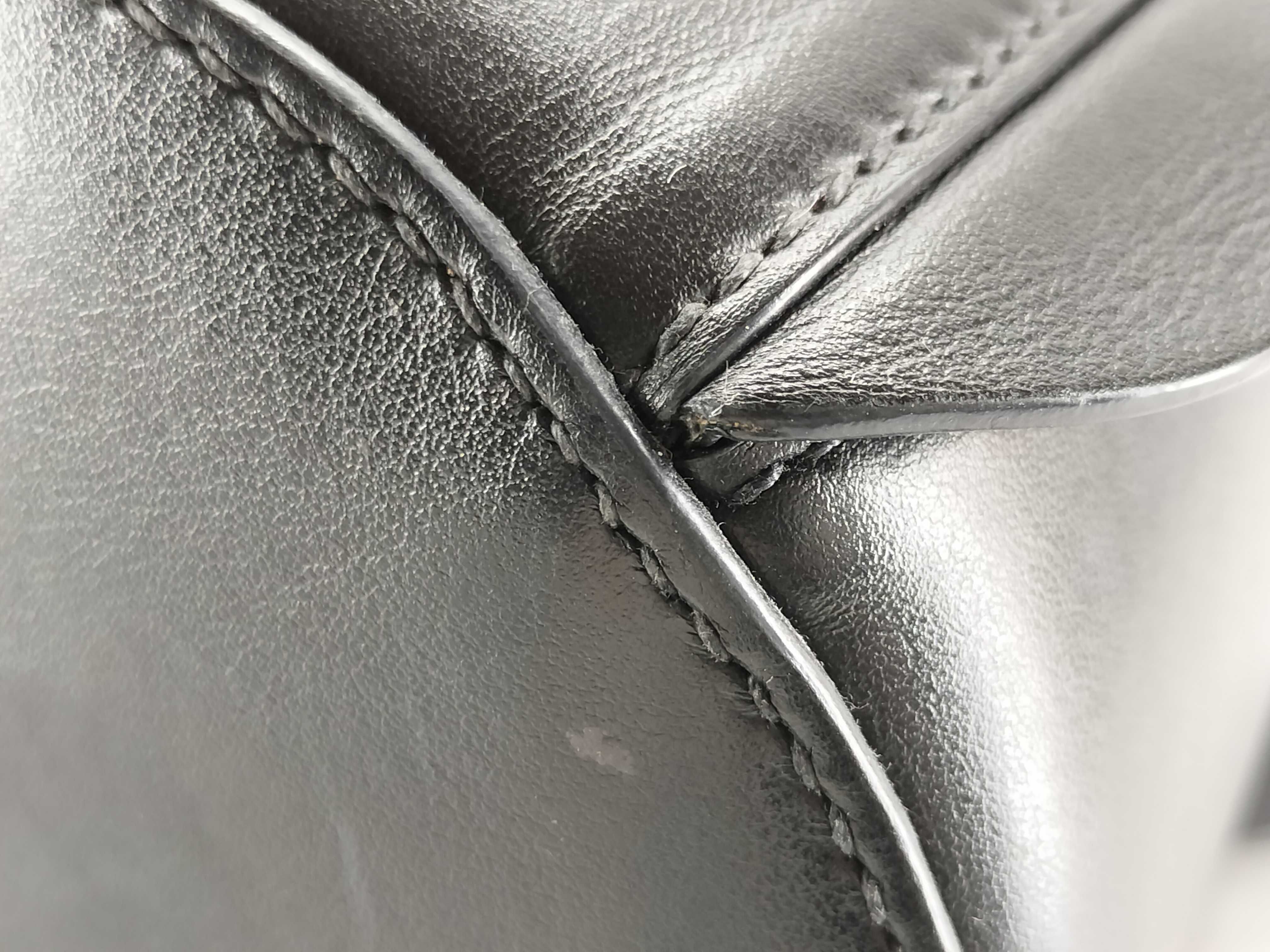 Leather One-Shoulder Bag Tote Bag — view 7