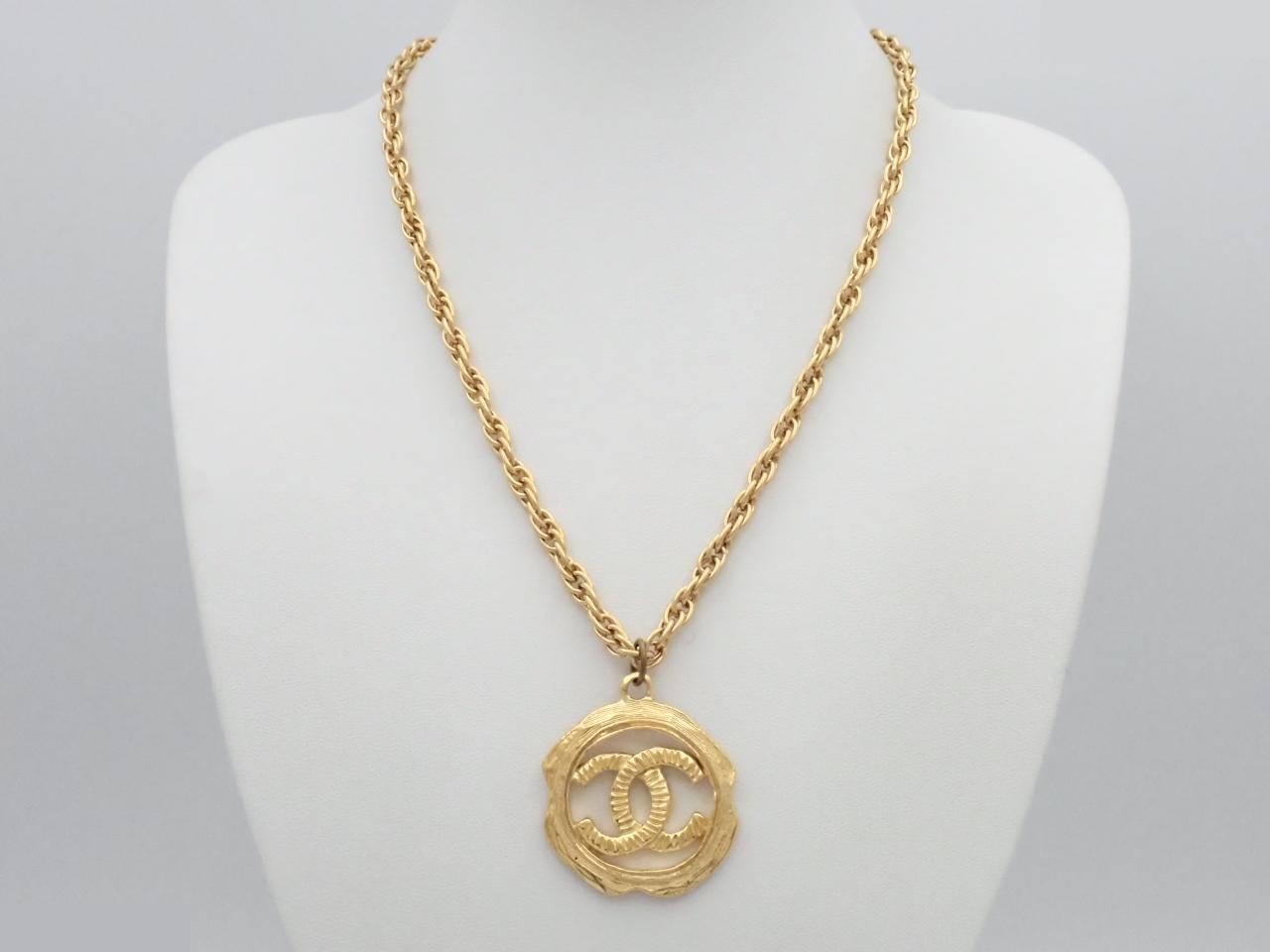 Vintage Classic (Precious Metal) Necklace/Pendant — view 3