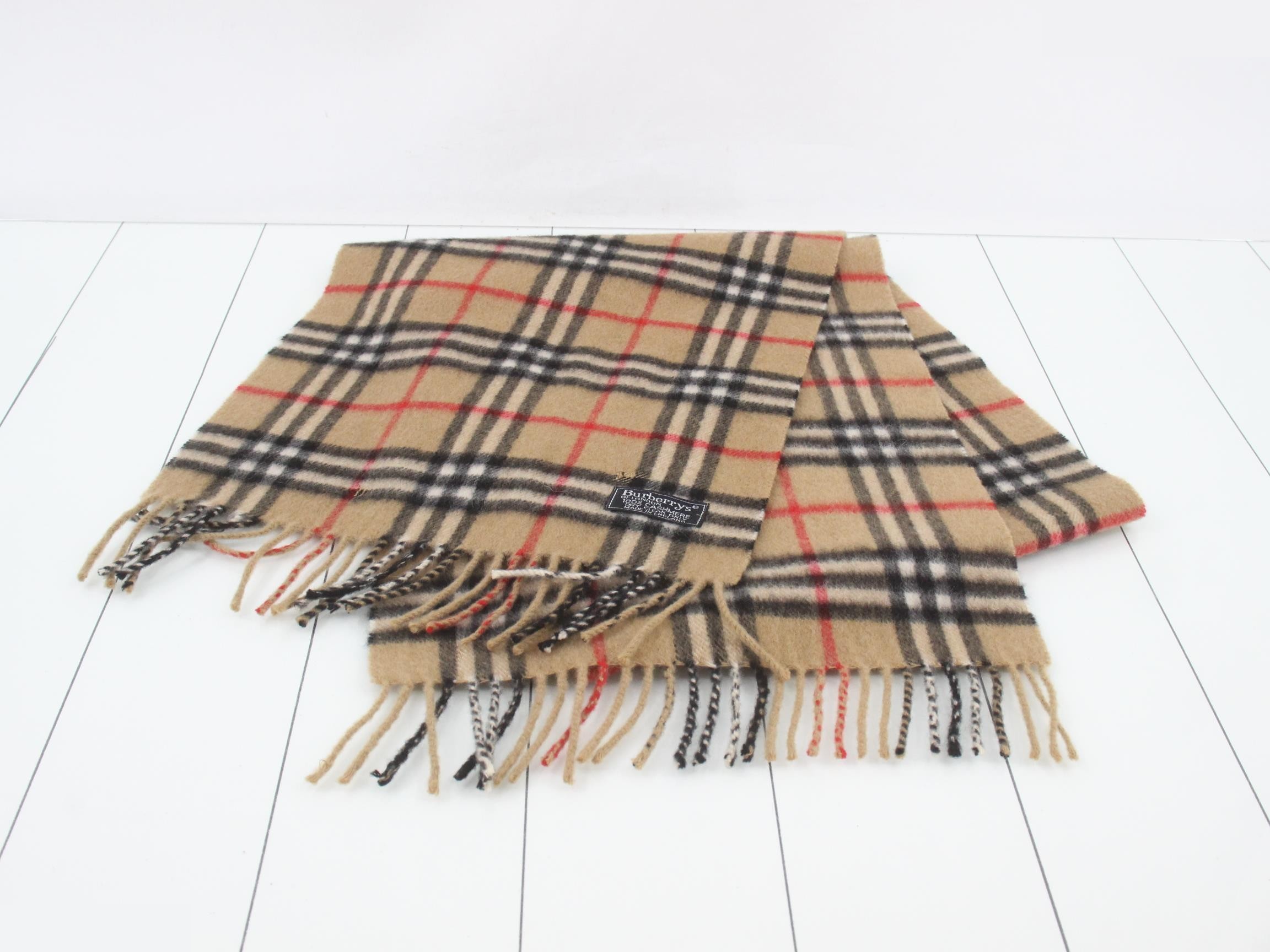 Nova Check scarf with tags — view 2