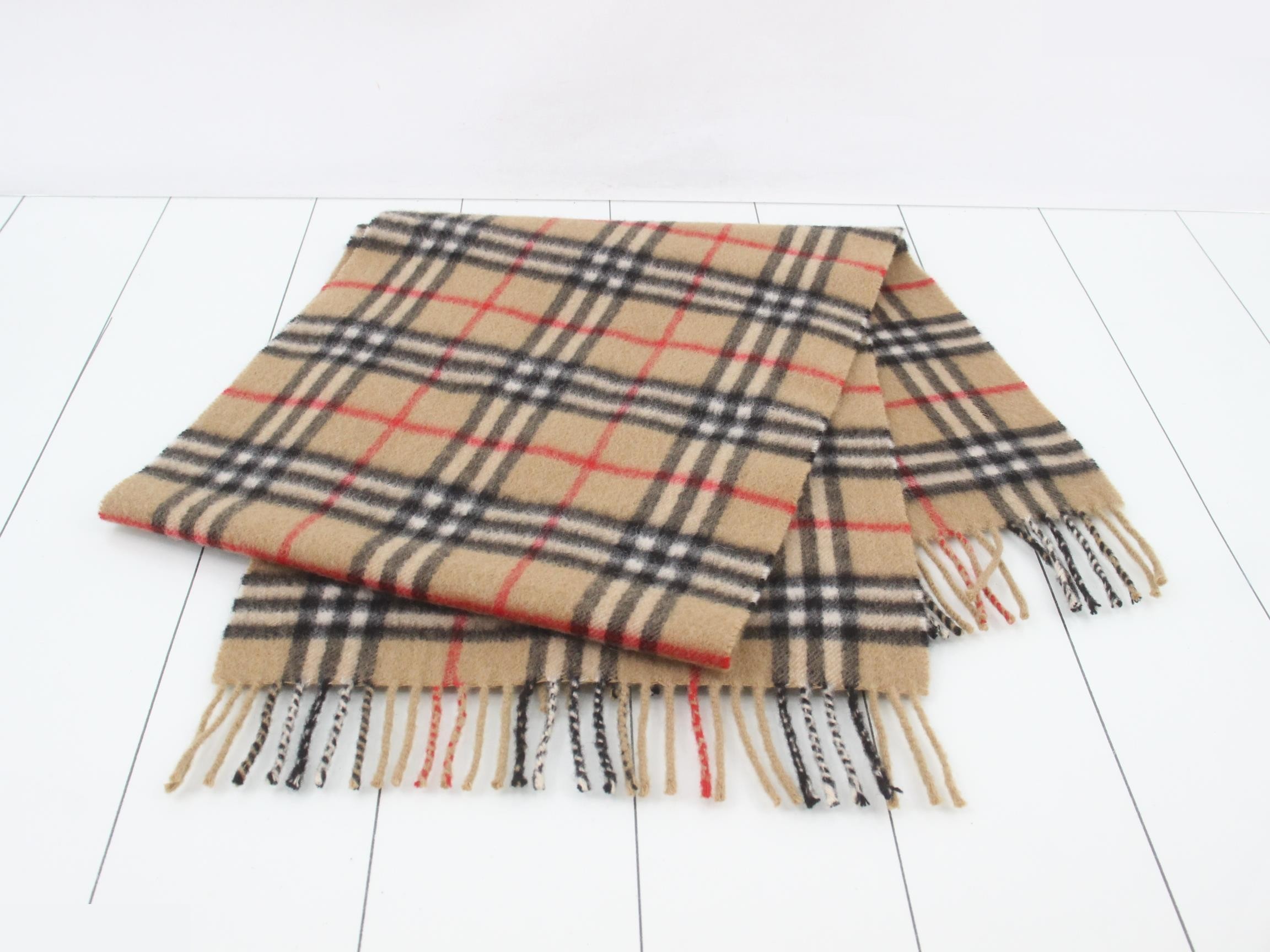 Nova Check scarf with tags — view 3