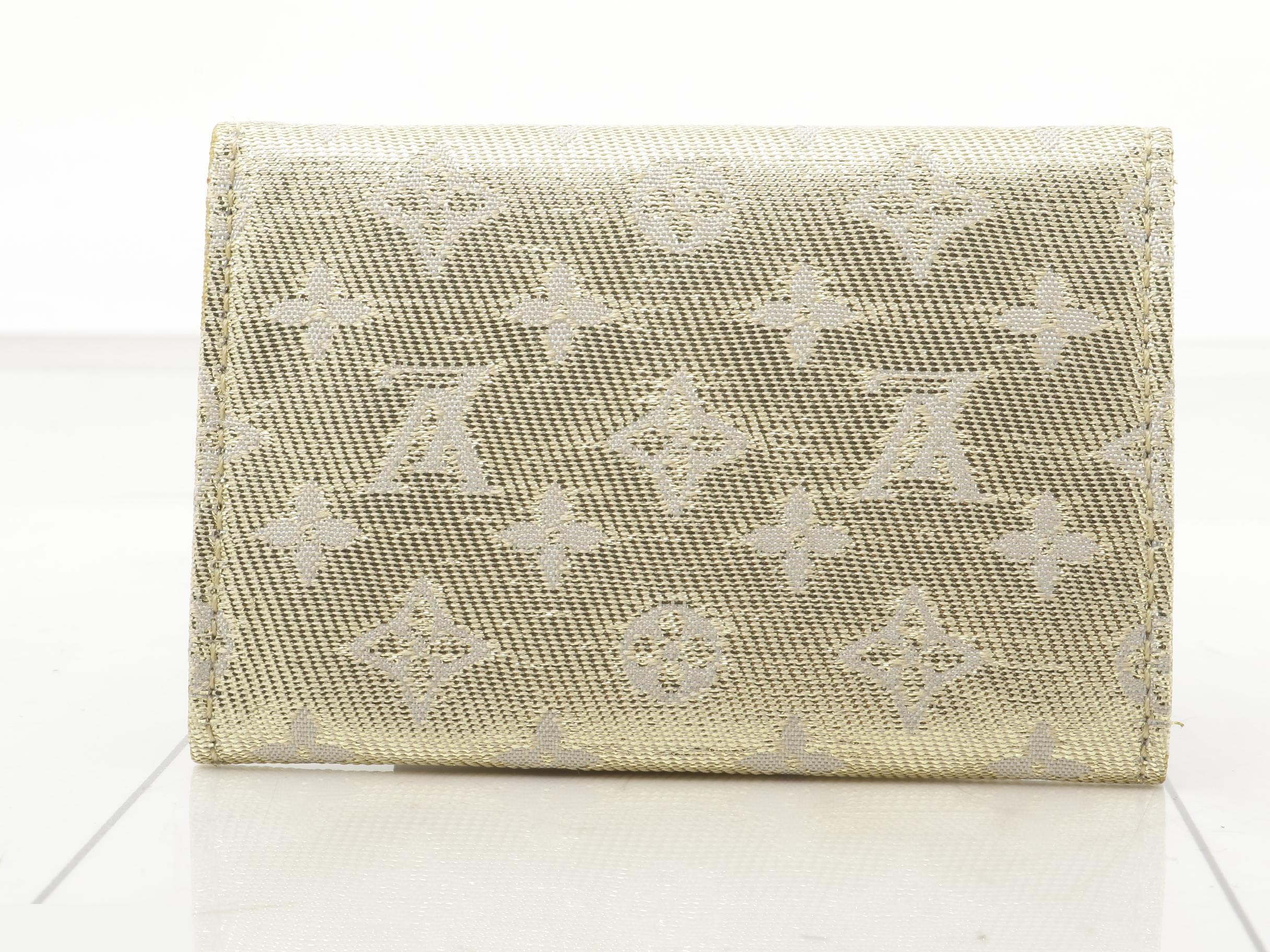 coin case — view 2