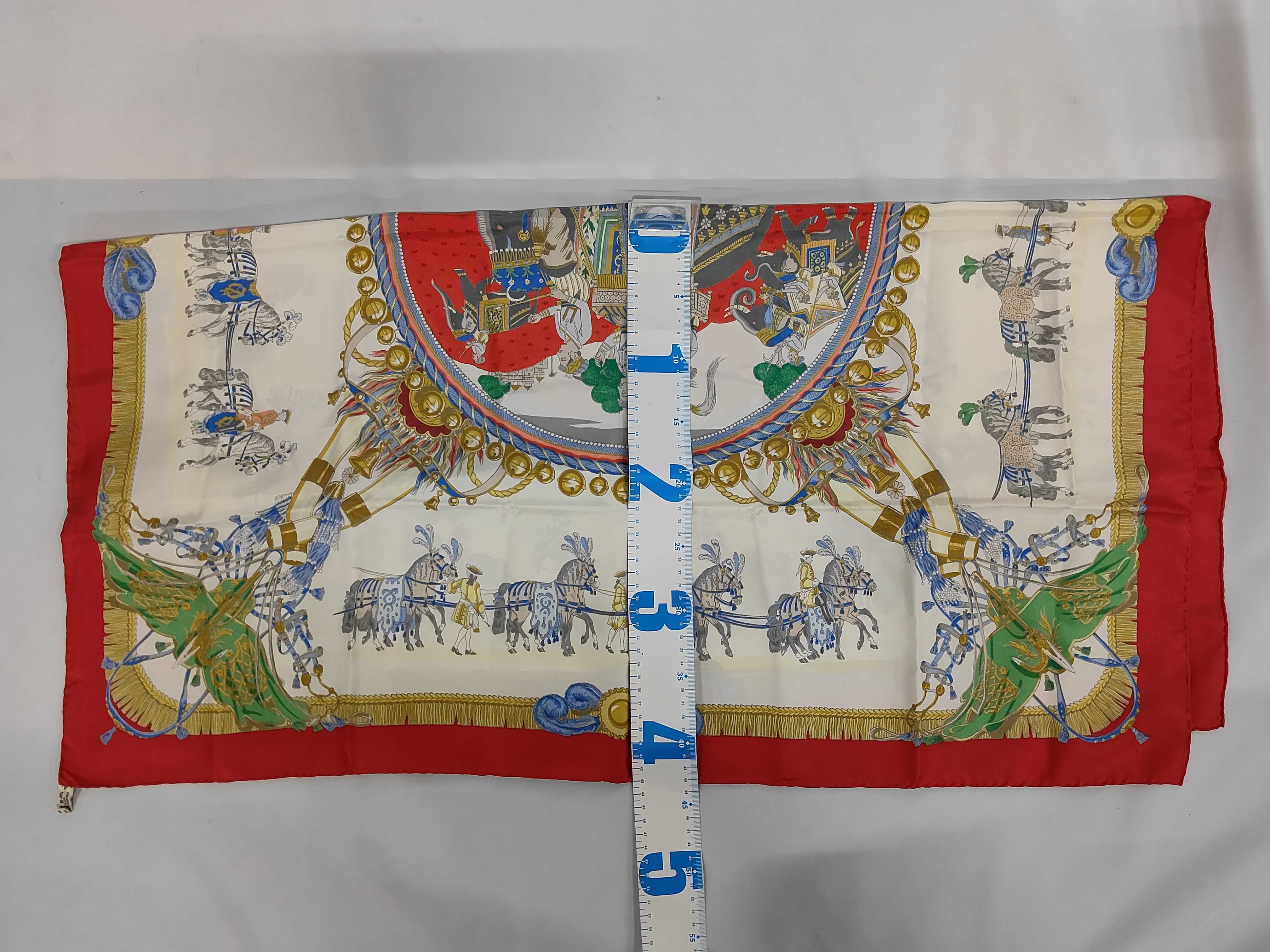 Carre and other accessories — view 2