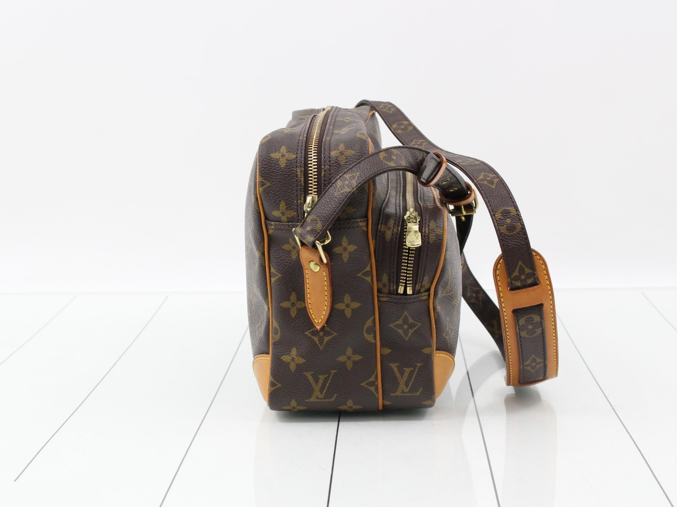M45244 Nile Monogram Shoulder Bag — view 4