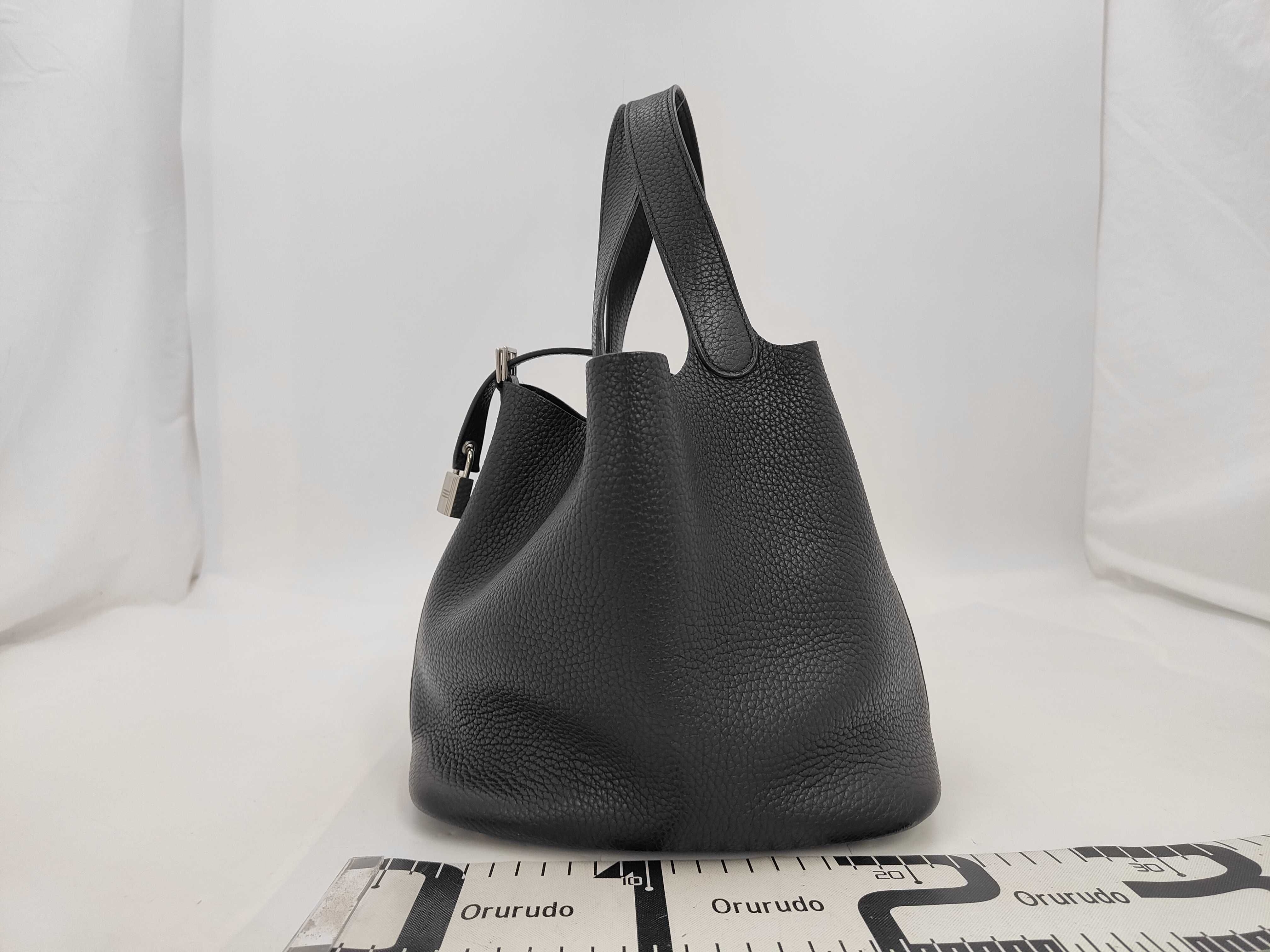 Picotin Lock 22 MM Taurillon Clemence Leather Handbag, Black, Silver Hardware — view 2