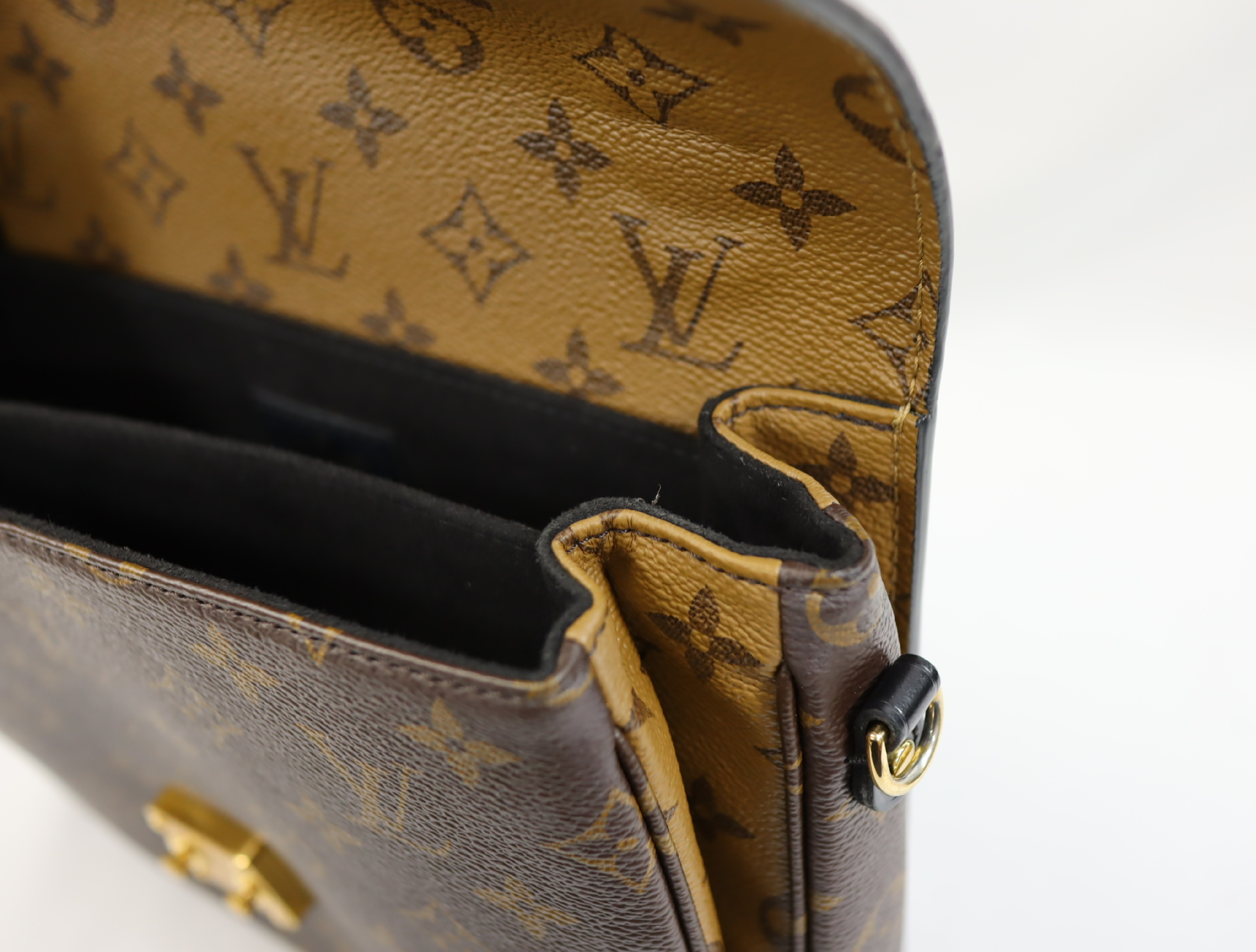Monogram Reverse Pochette Metis MM M44876 Shoulder Bag (RFID detected) — view 15