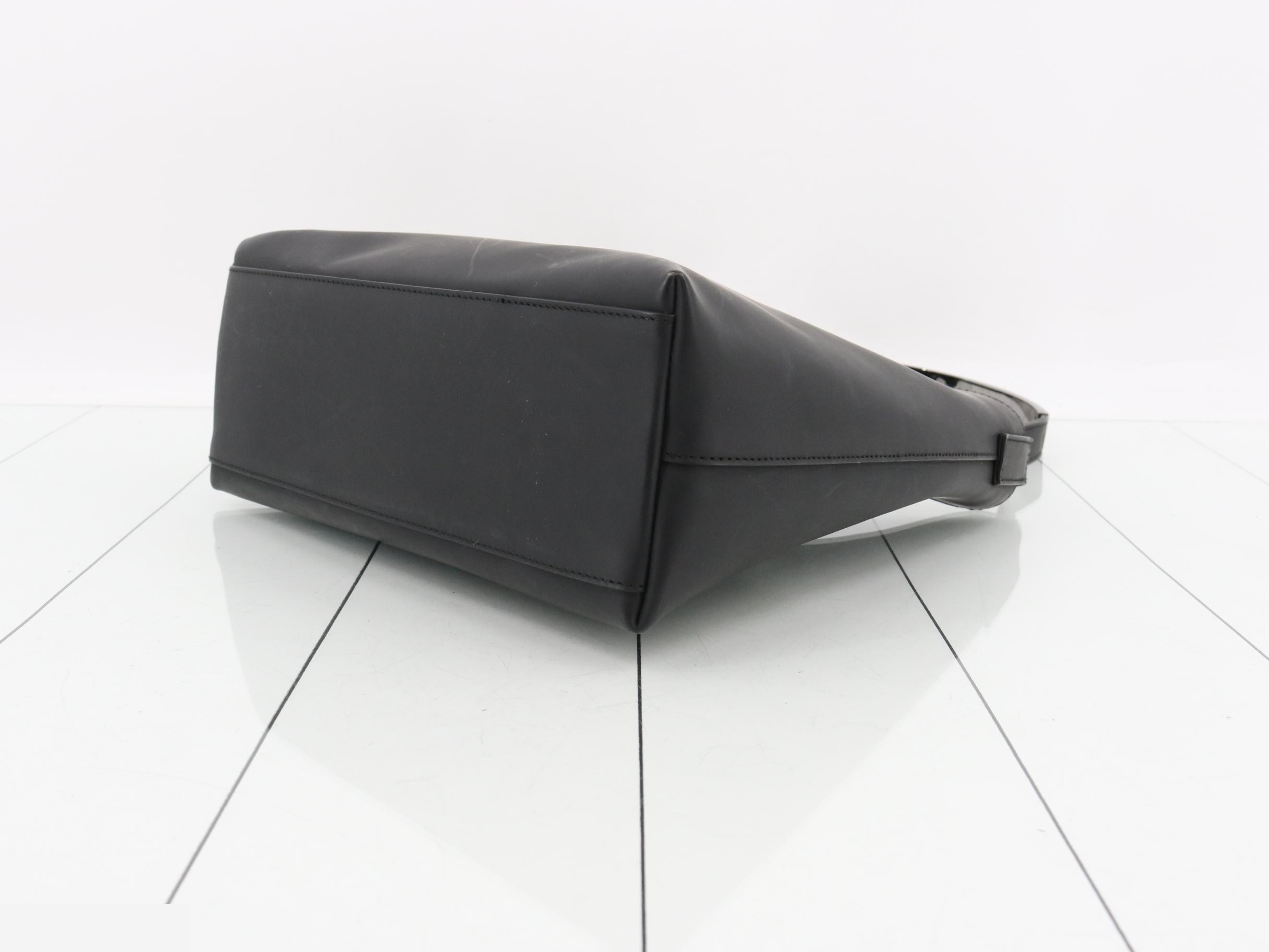 One-shoulder — view 6