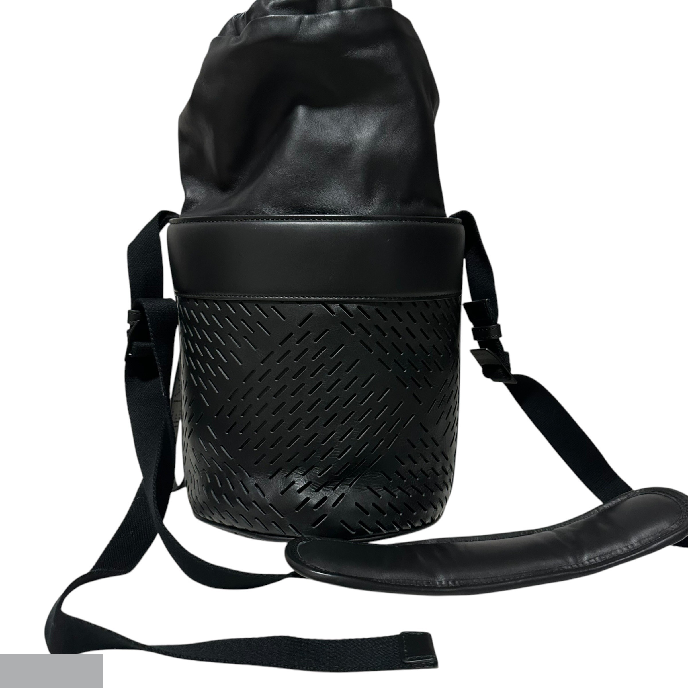 Shoulder bag, perforated paper, drawstring bucket bag — view 4