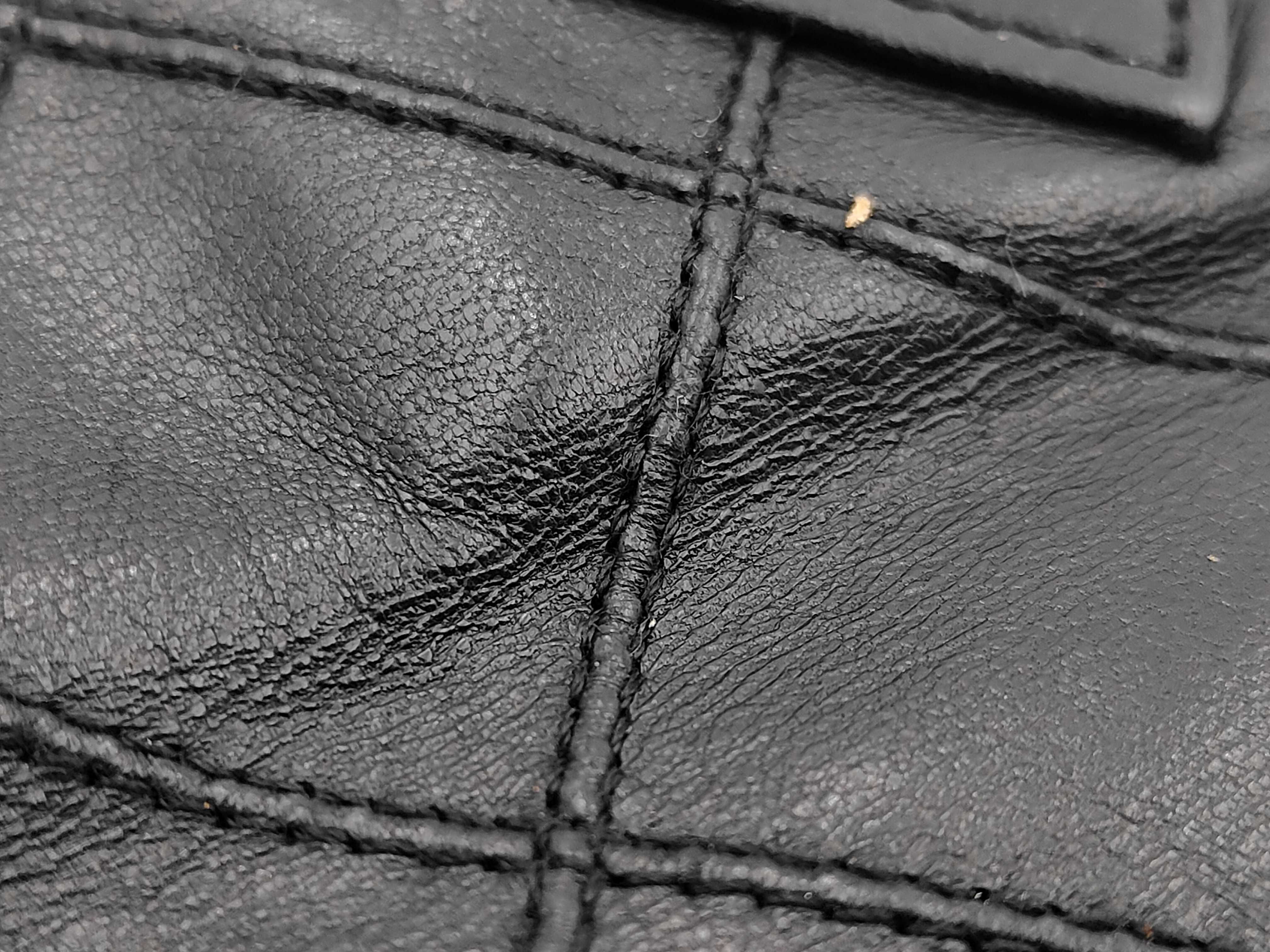 Matelassé Coco Mark Hand Tote Bag (with seal and card) — view 14