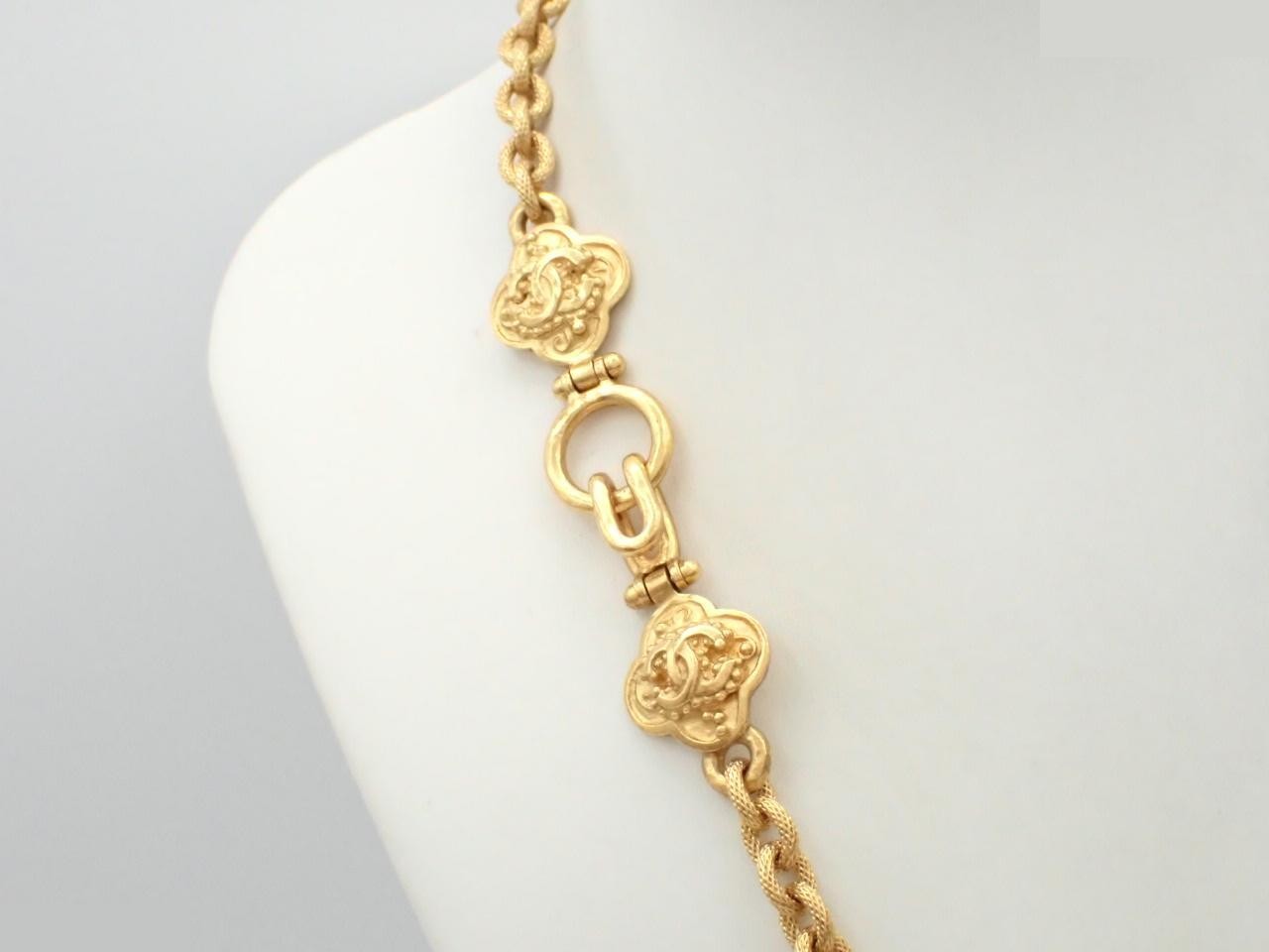 Vintage Clover Motif Necklace Pendant 96A — view 2