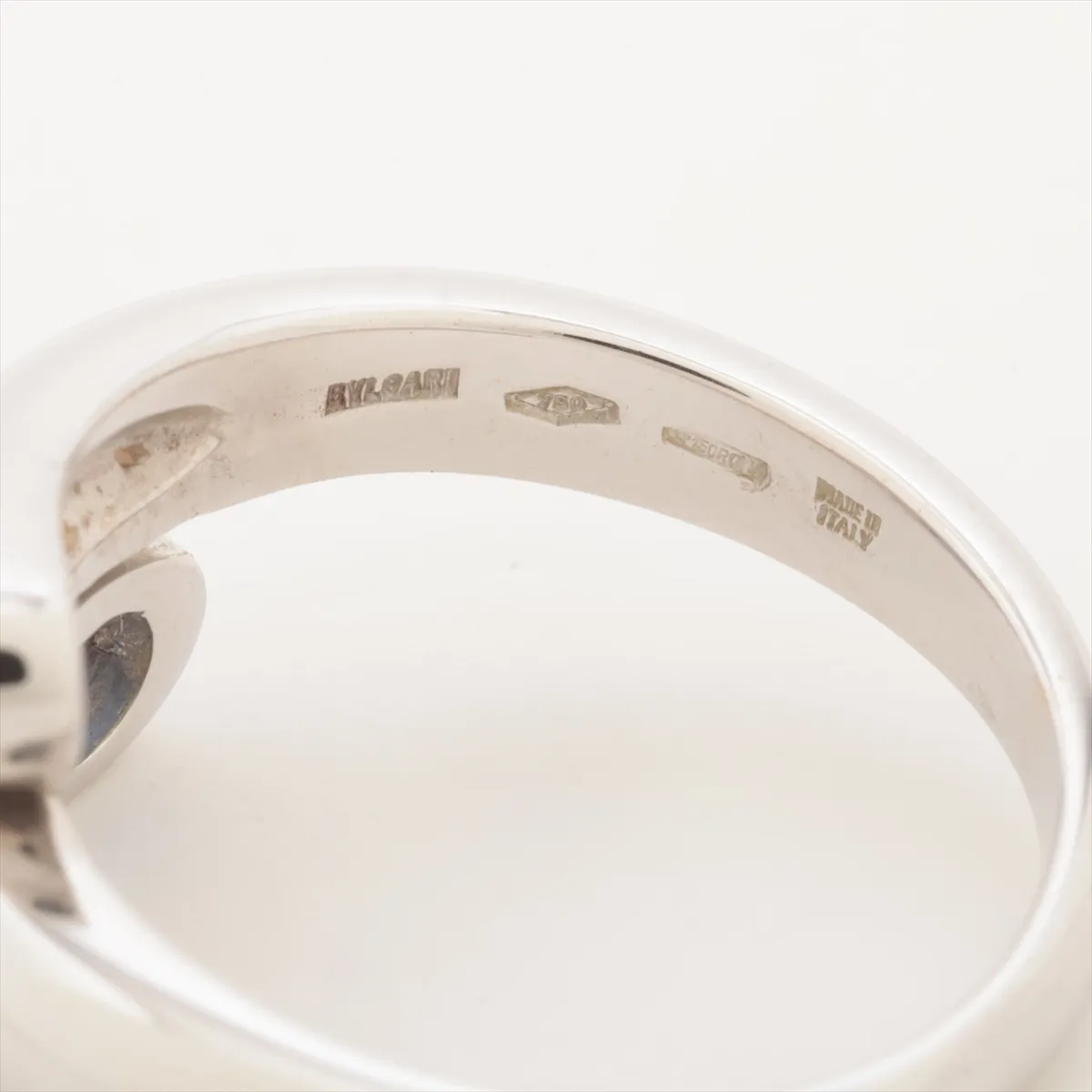 Astrea Sapphire Ring, 750 (WG), 5.8g. Minor chips and — view 4