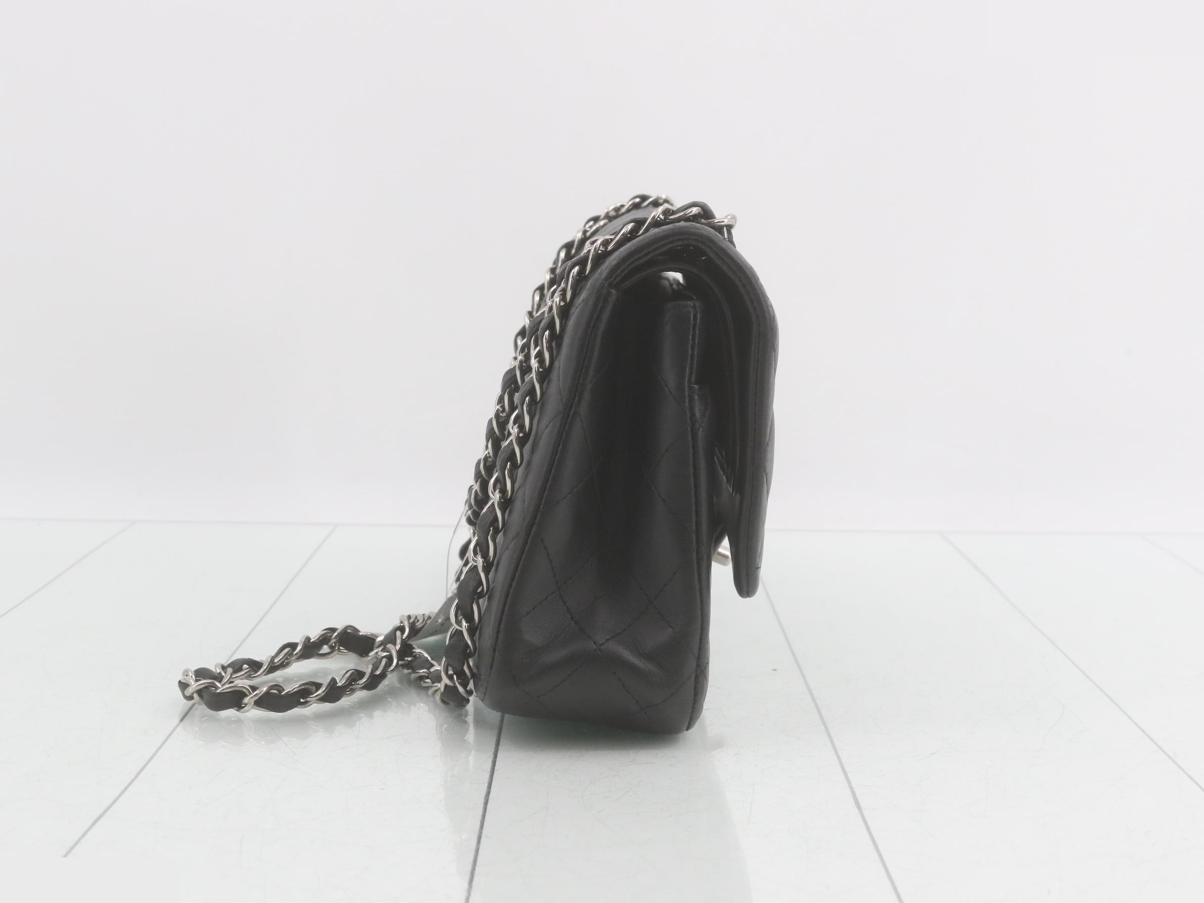 Matelassé 25 Leather Double Flap Double Chain Shoulder Bag — view 4