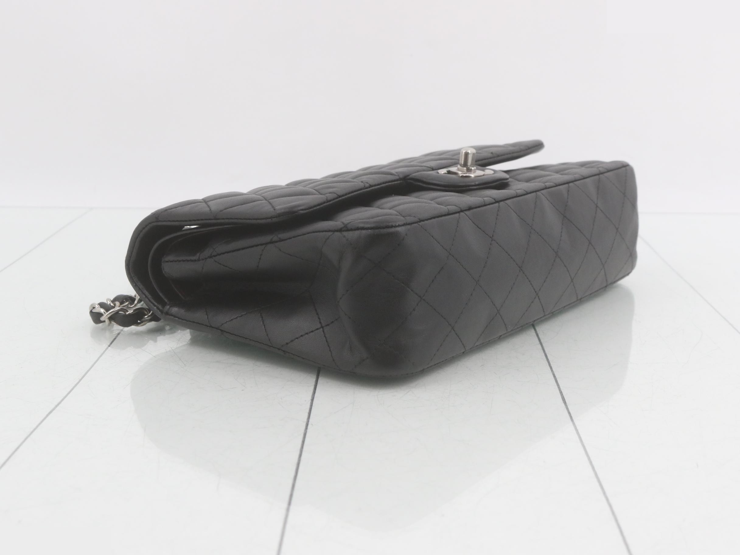 Matelassé 25 Leather Double Flap Double Chain Shoulder Bag — view 5