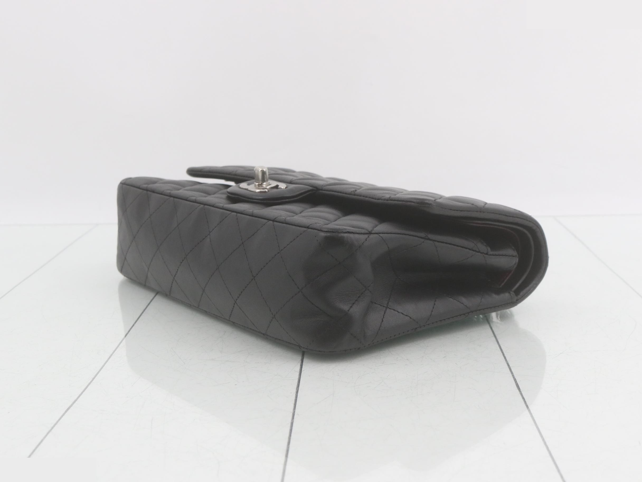 Matelassé 25 Leather Double Flap Double Chain Shoulder Bag — view 6