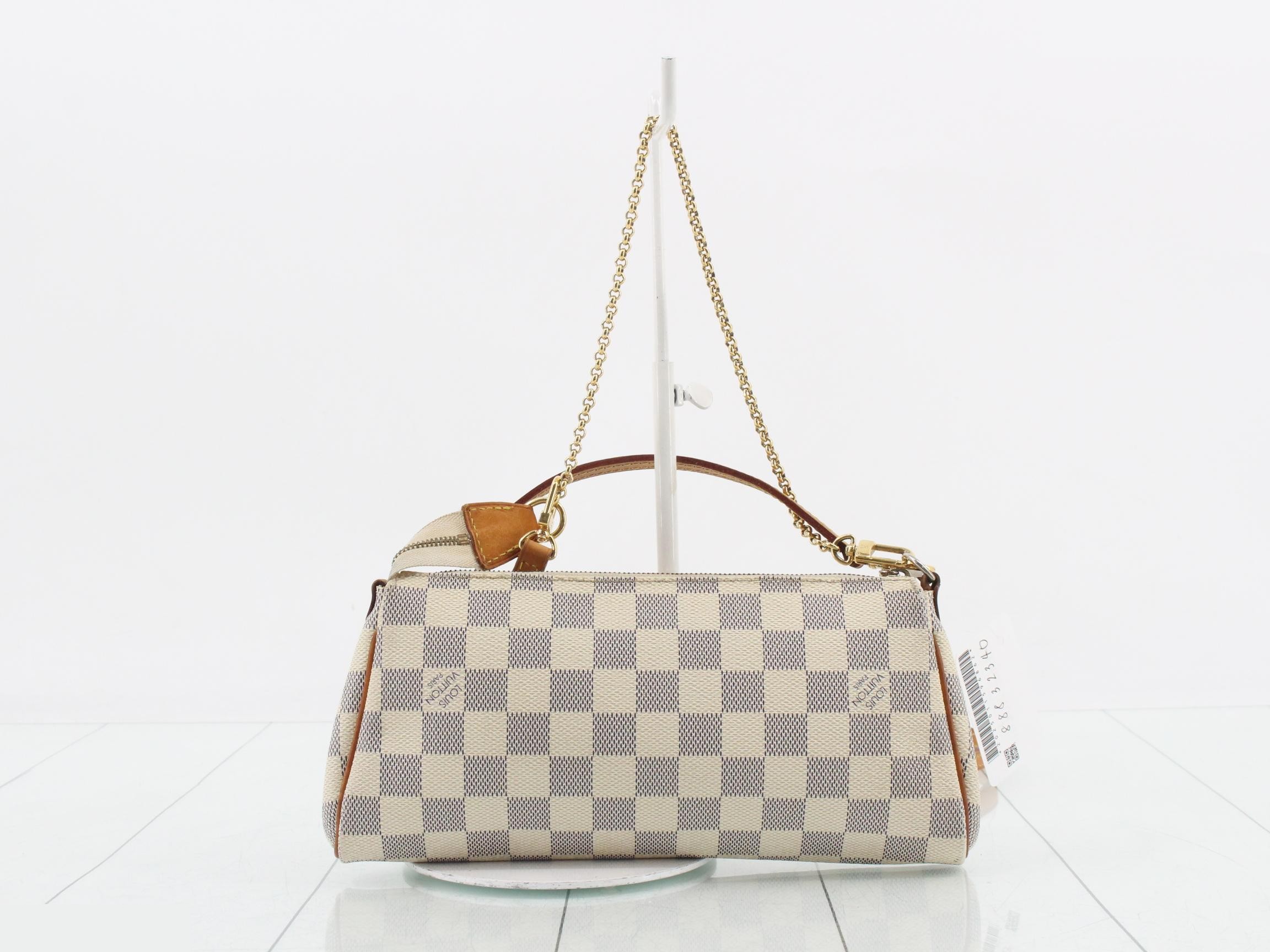Ｅｖａ ｐｏｕｃｈ — view 2