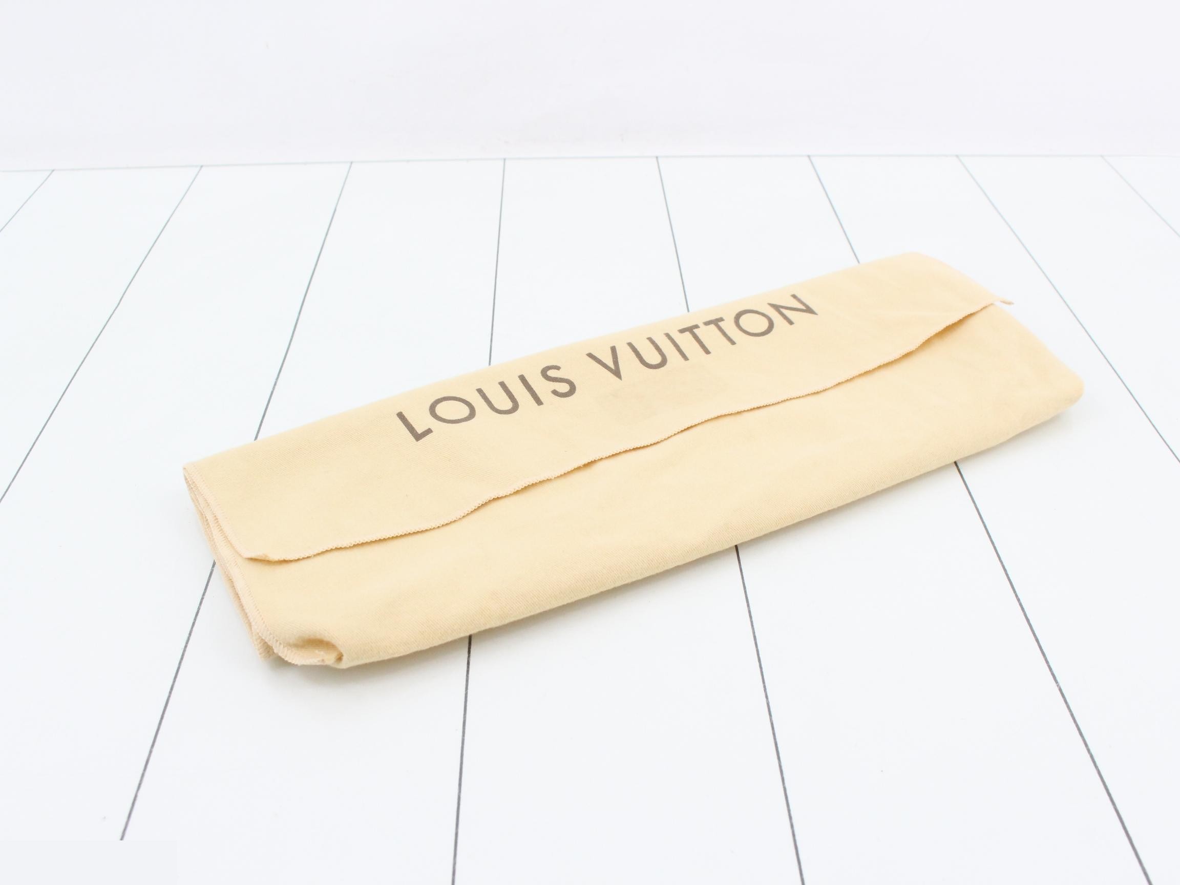 Ｅｖａ ｐｏｕｃｈ — view 5
