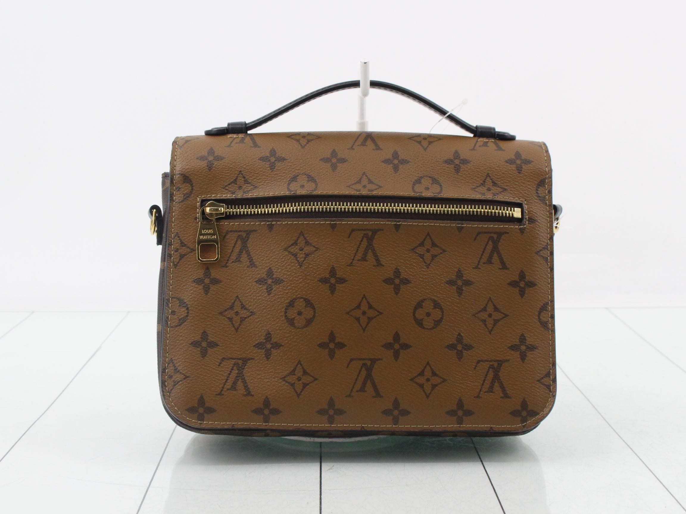 Pochette Metis Monogram Reverse Shoulder Bag — view 2
