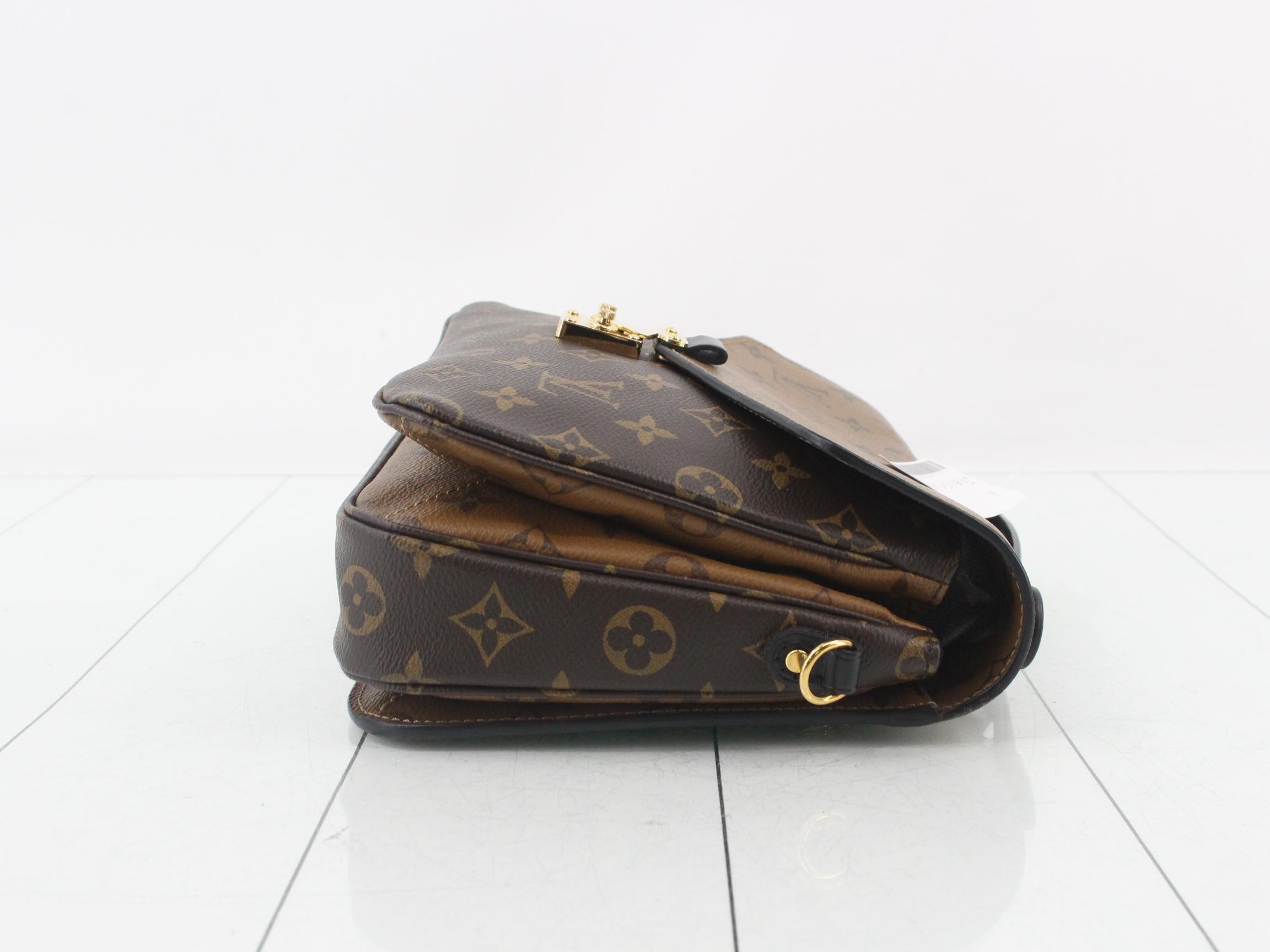 Pochette Metis Monogram Reverse Shoulder Bag — view 3
