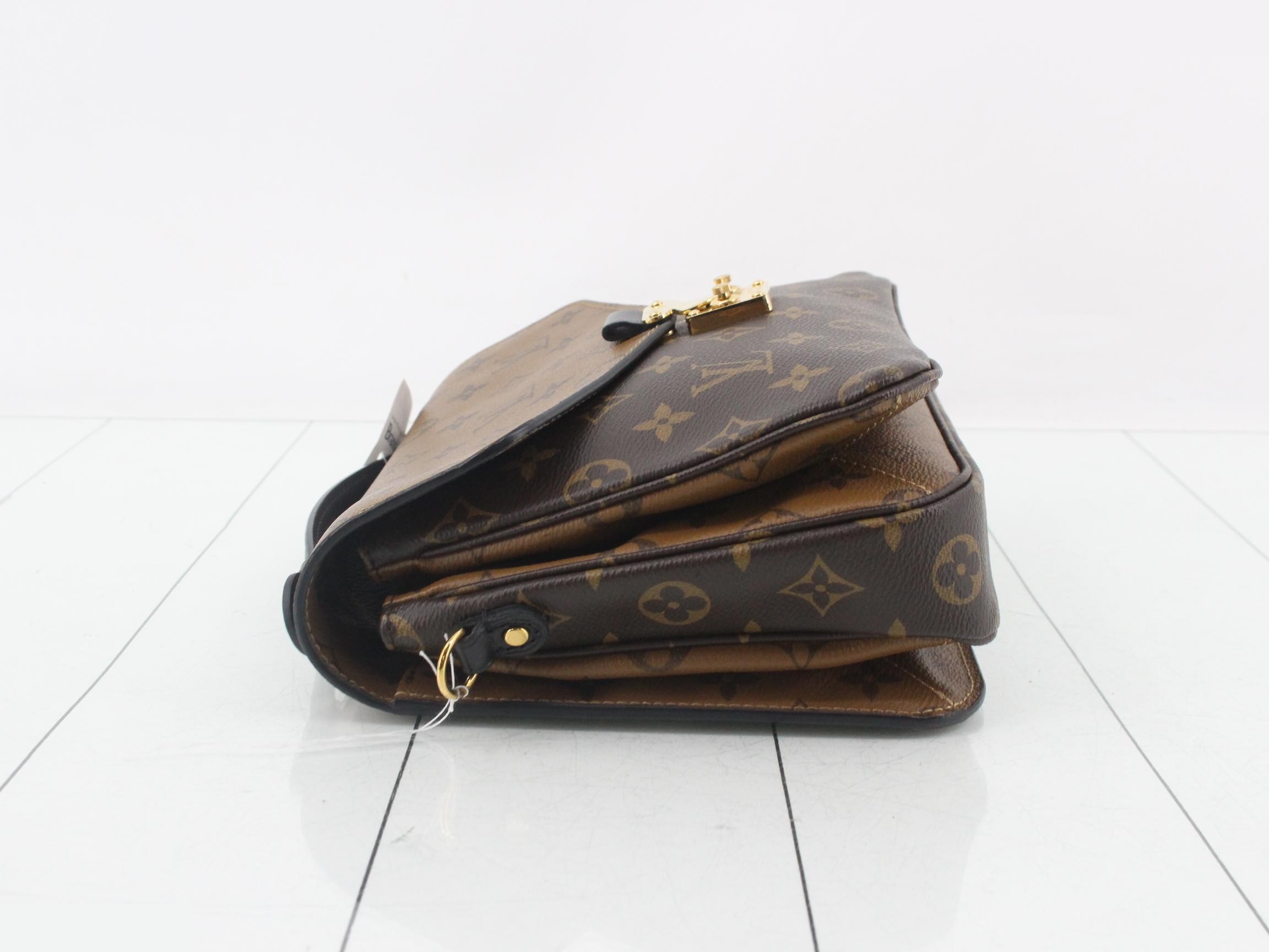 Pochette Metis Monogram Reverse Shoulder Bag — view 4