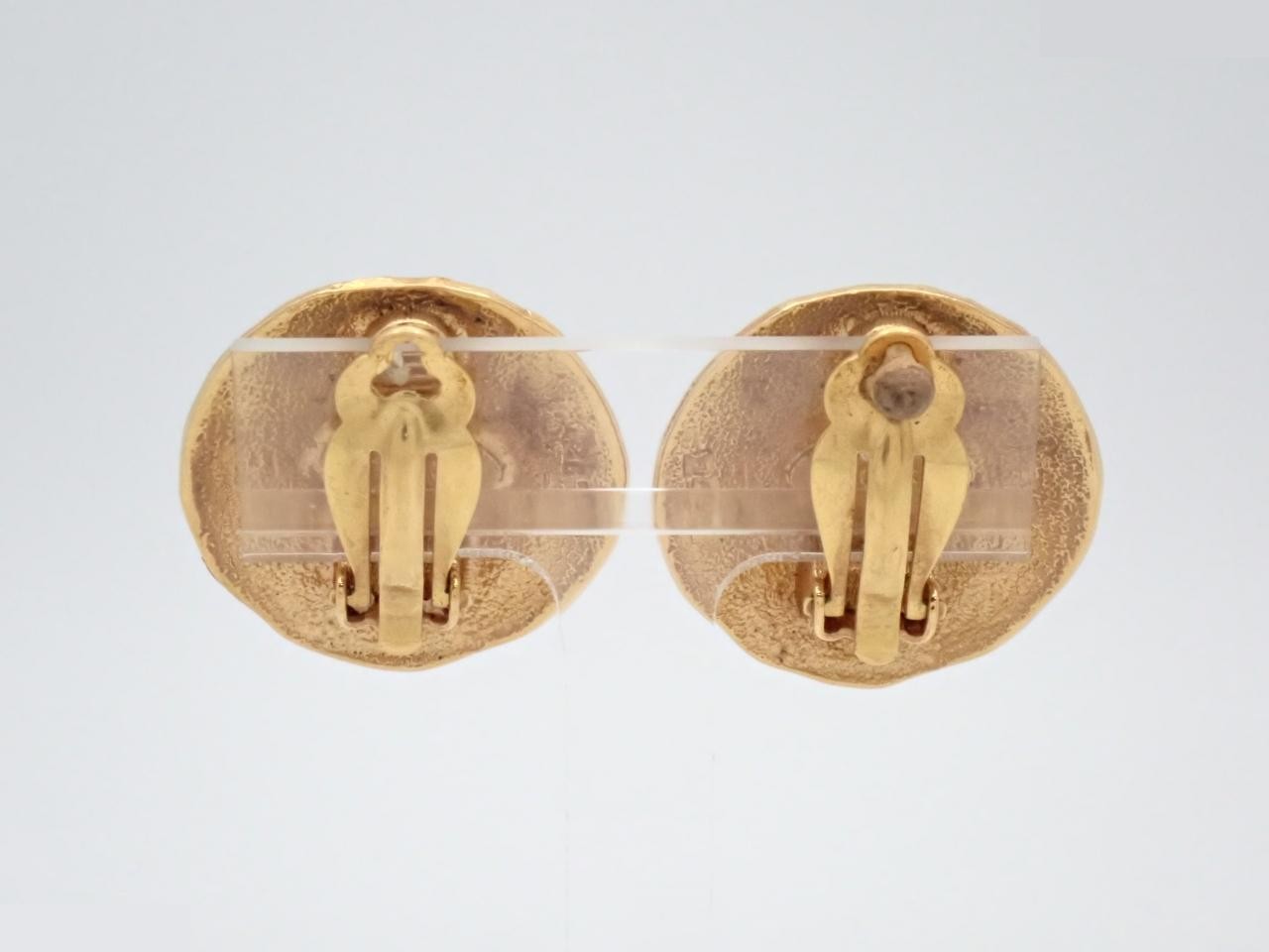 23. Earrings — view 2