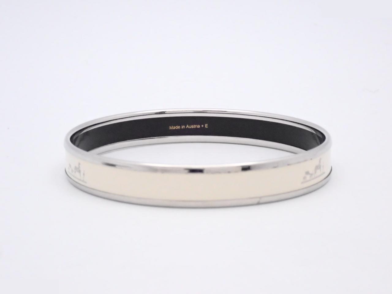 Enamel bangle, wrist circumference approximately 20cm — view 2