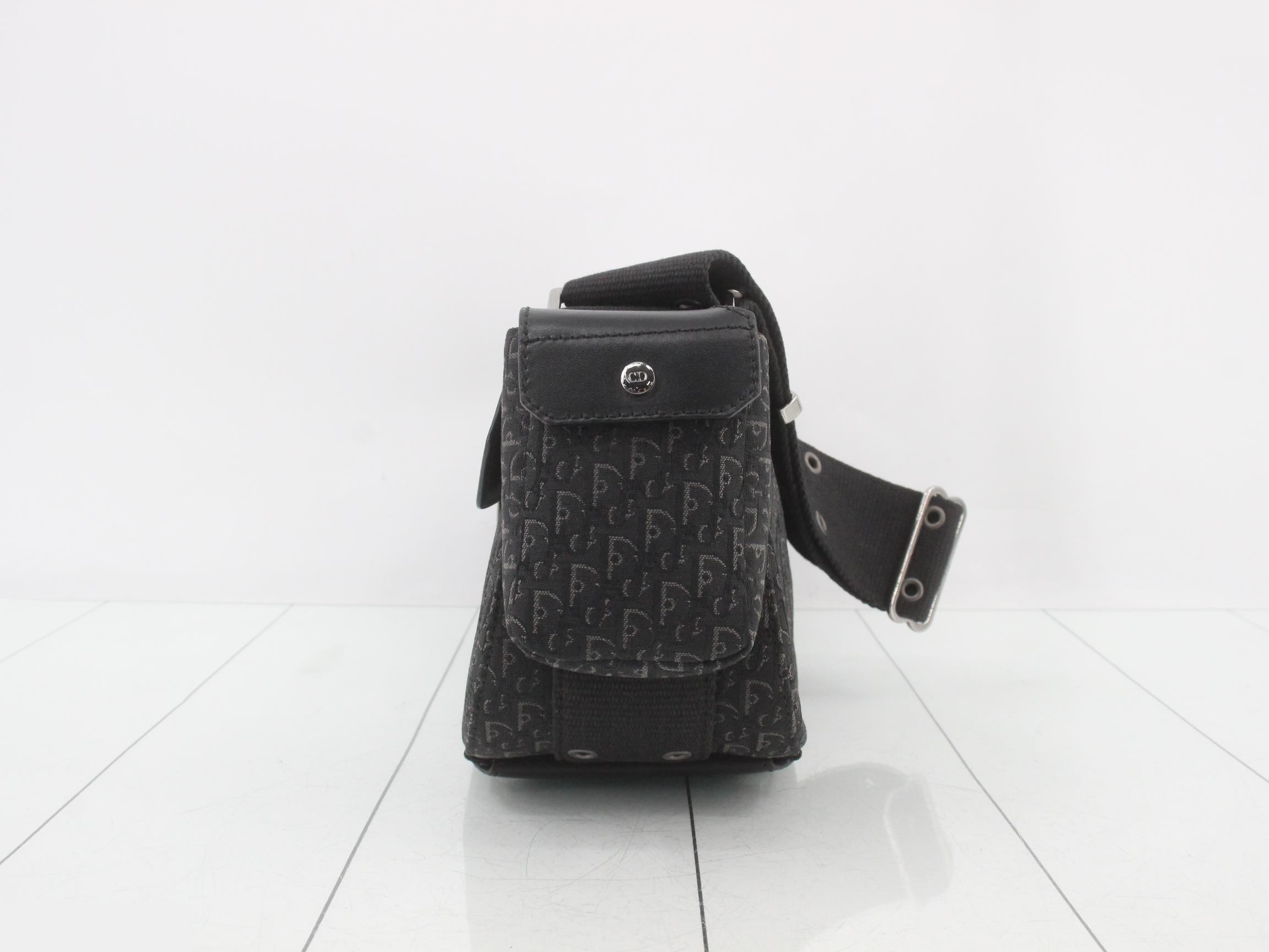 Trotter (Bag) Street Chic Shoulder Bag — view 3