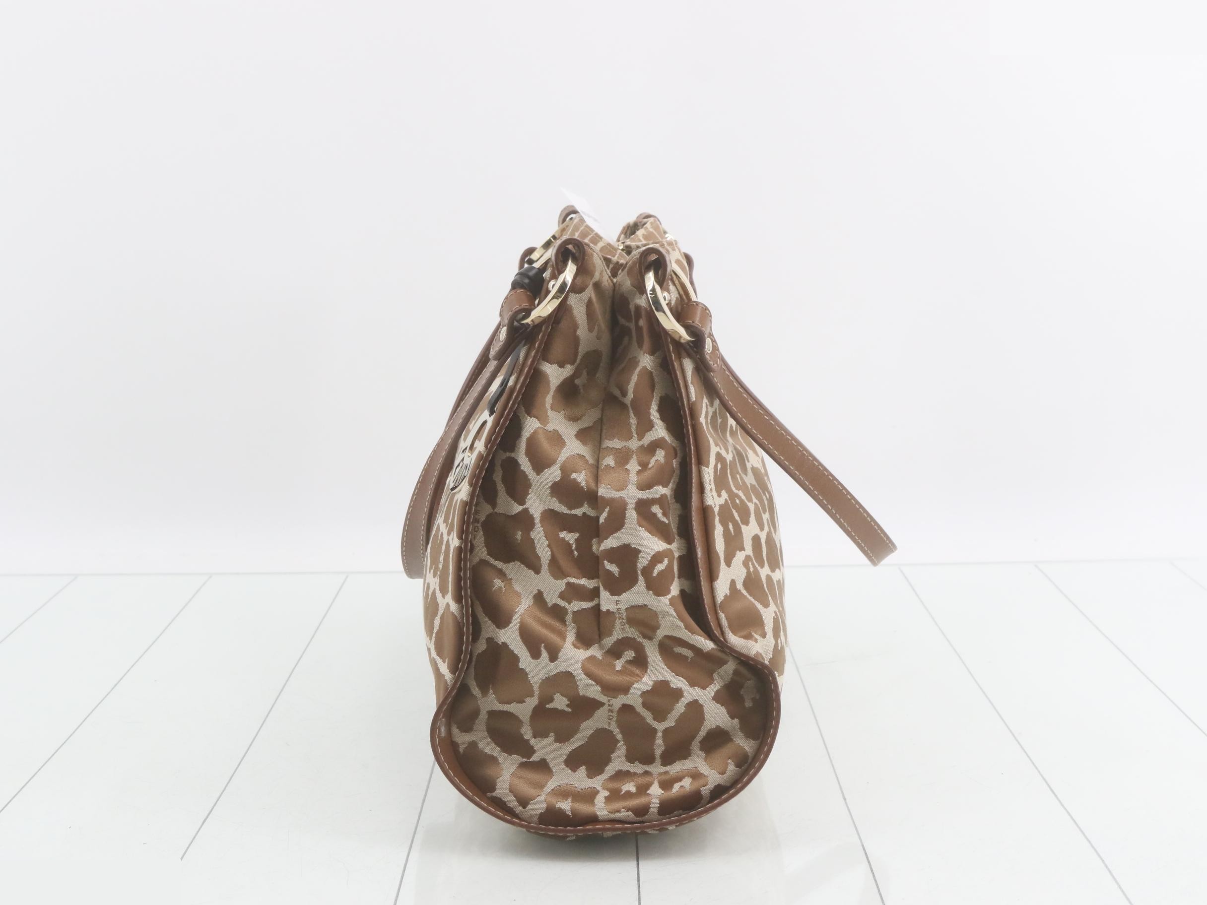 Giraffe Chef Bag Shoulder Bag — view 3