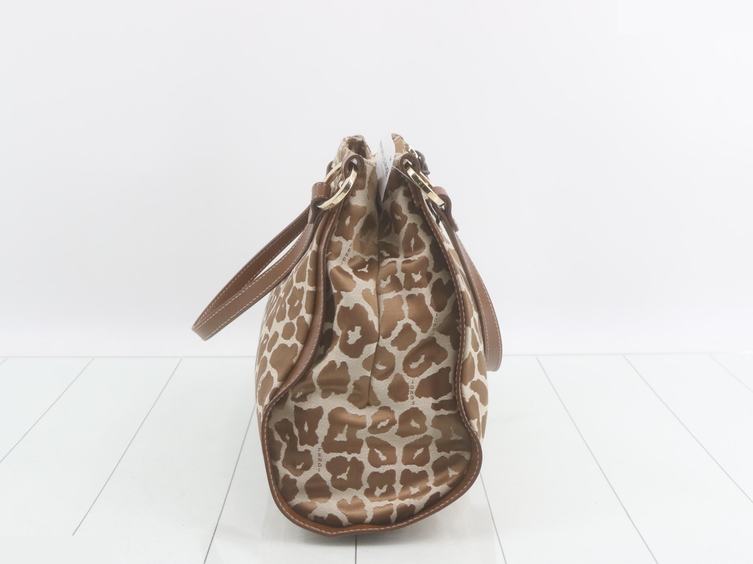 Giraffe Chef Bag Shoulder Bag — view 4