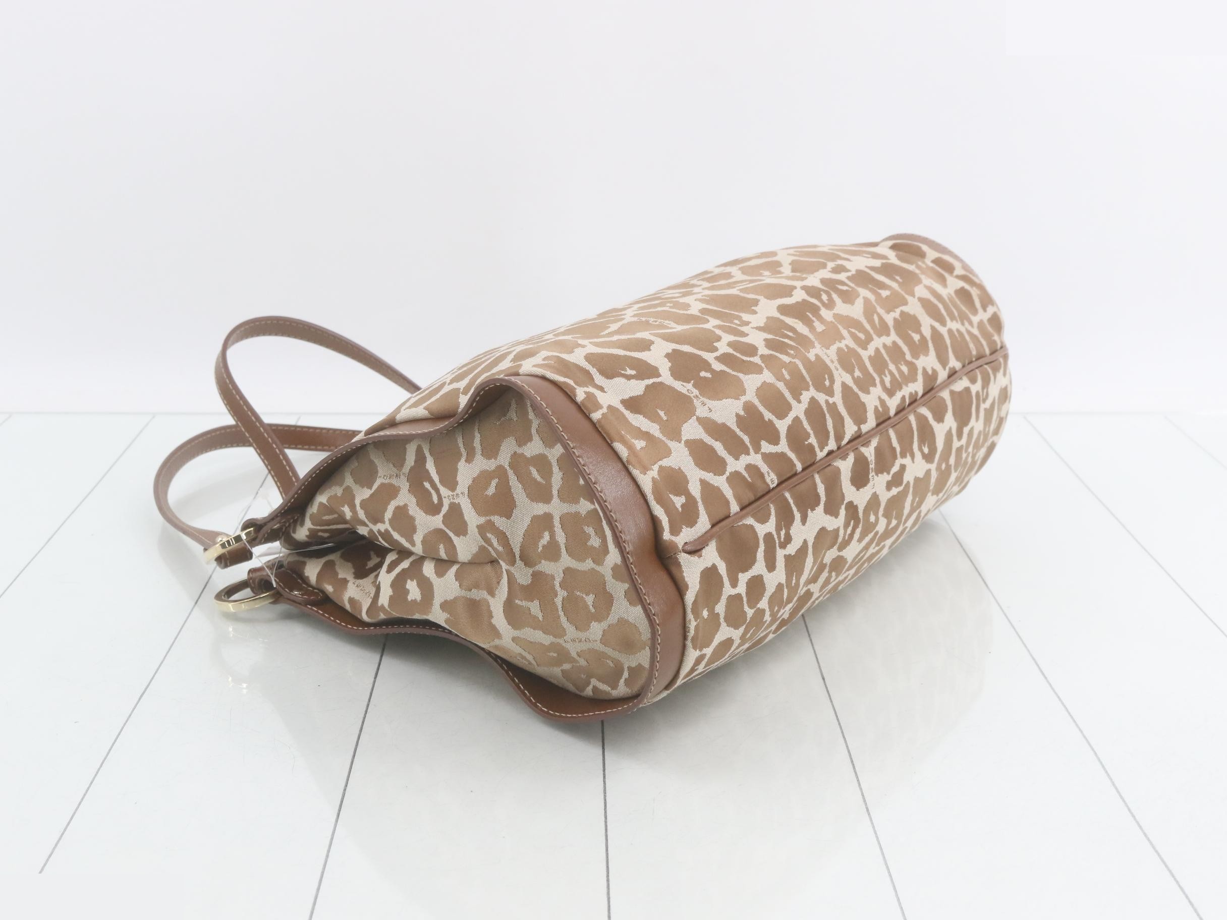Giraffe Chef Bag Shoulder Bag — view 5