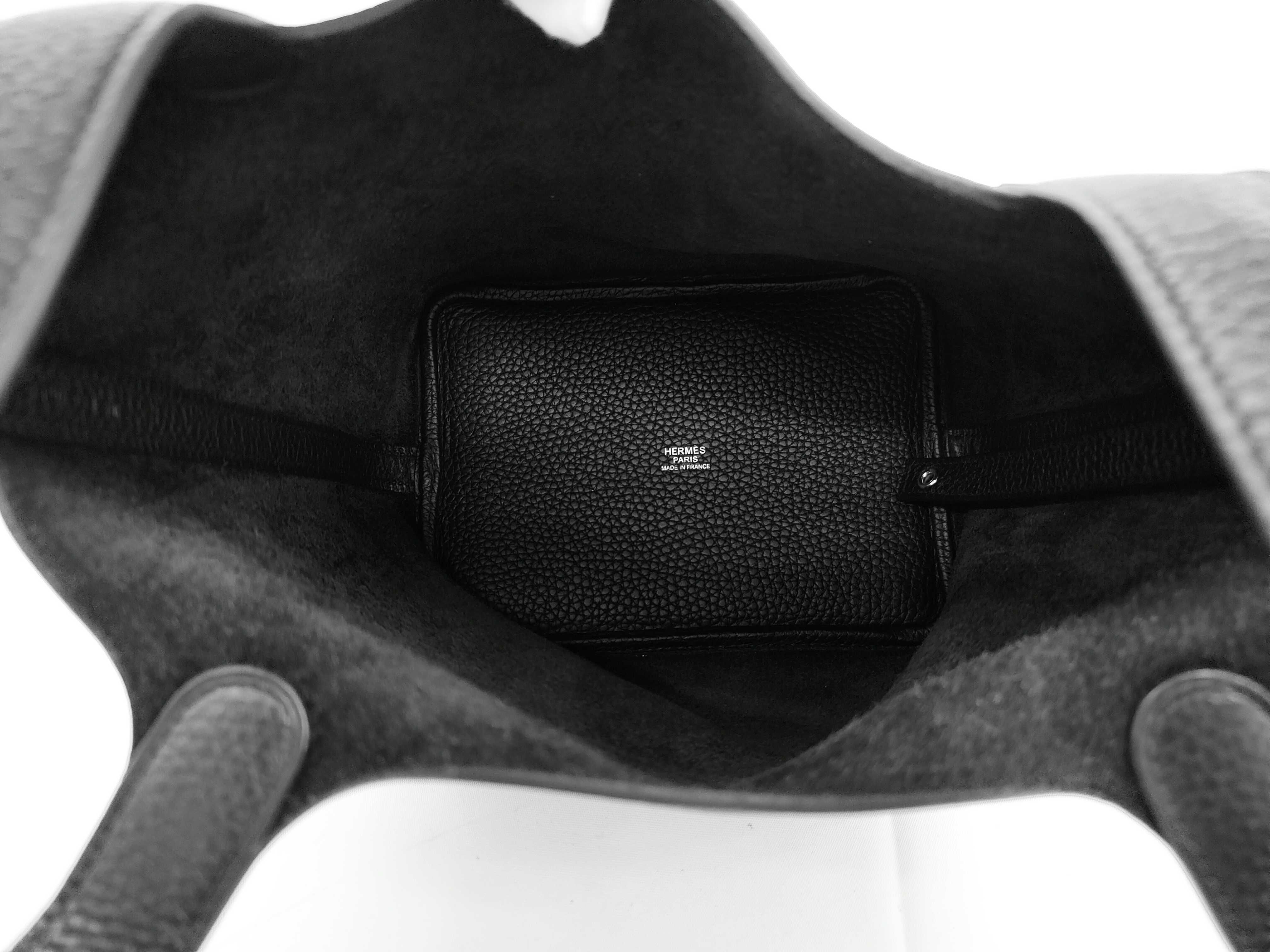 Picotin Lock 18 PM Taurillon Clemence Leather, Black with Gold Hardware, Model C: 2018, Handbag — view 8