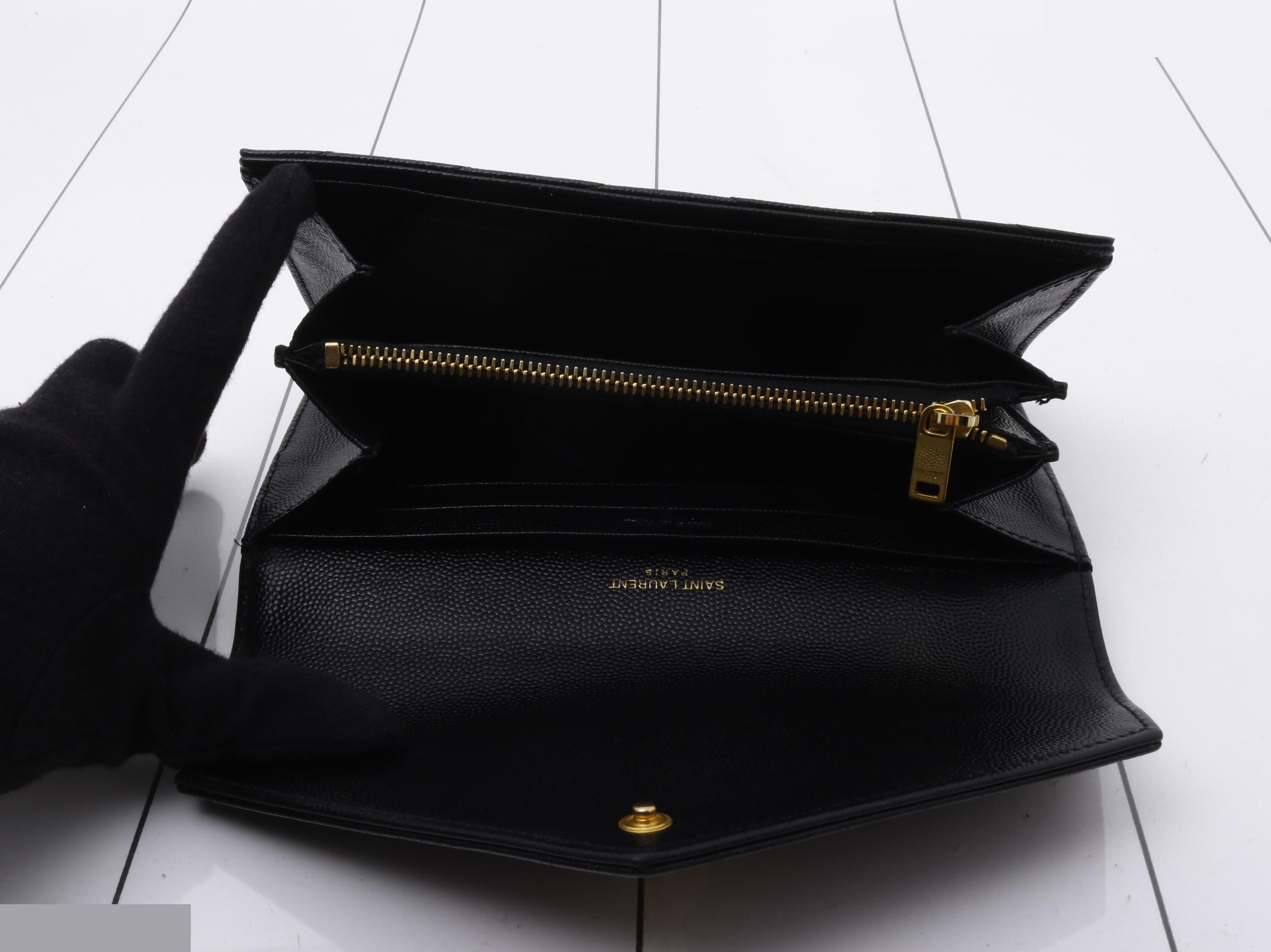 Other lines: Bags and Wallets — view 4