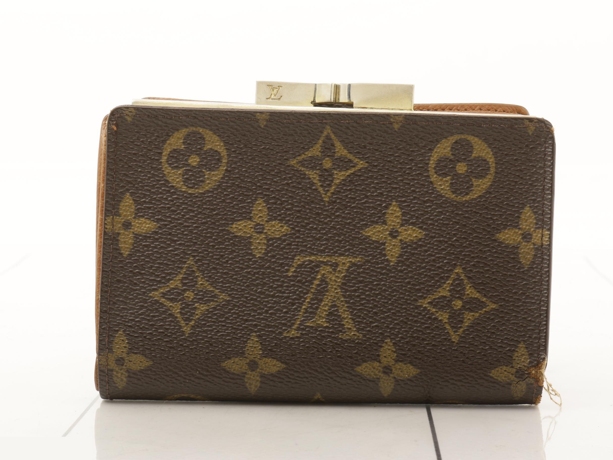 M61663 Portefeuille Viennois coin purse, monogram — view 2