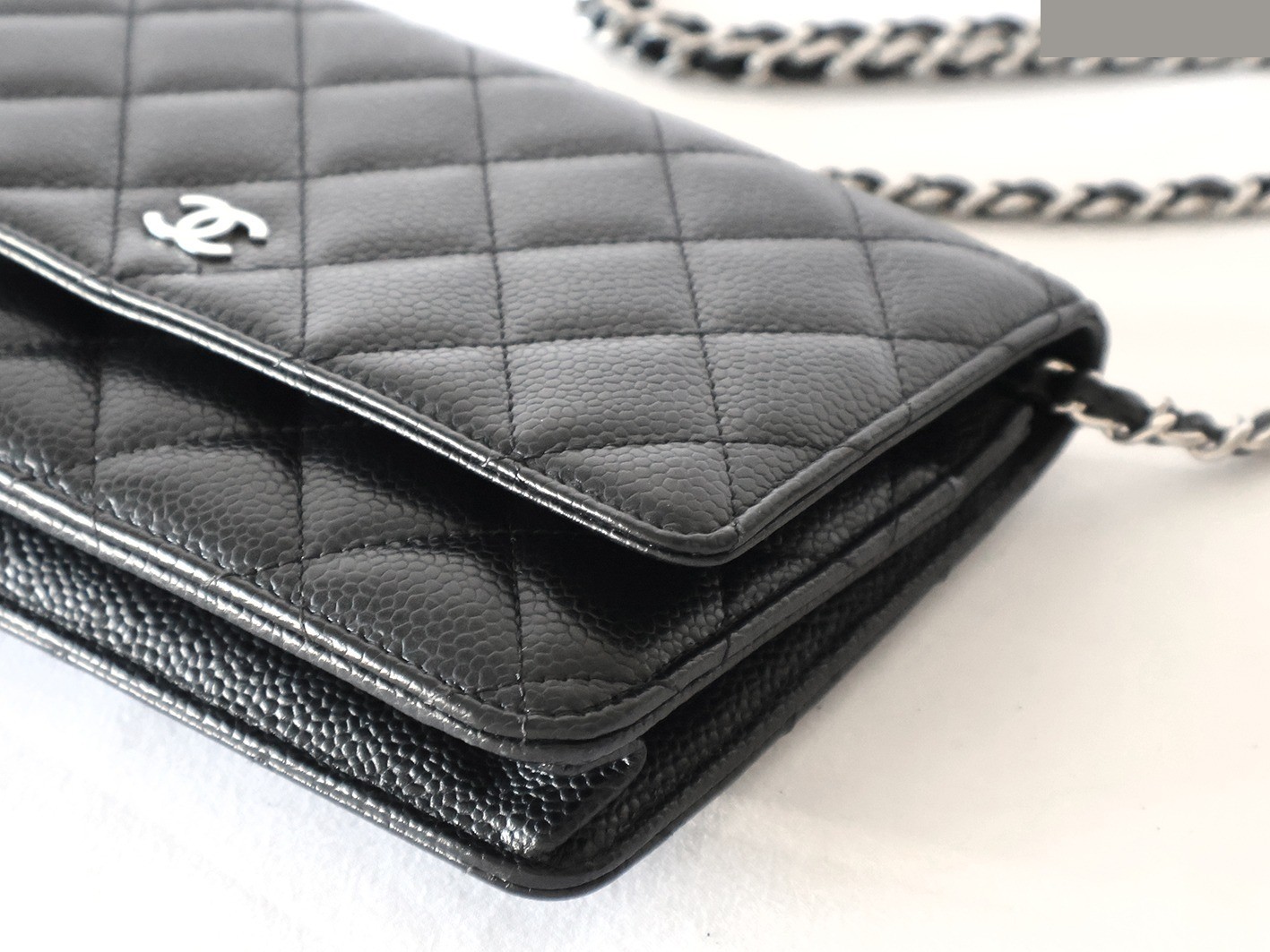 Caviar leather matelassé chain wallet shoulder bag, black — view 4