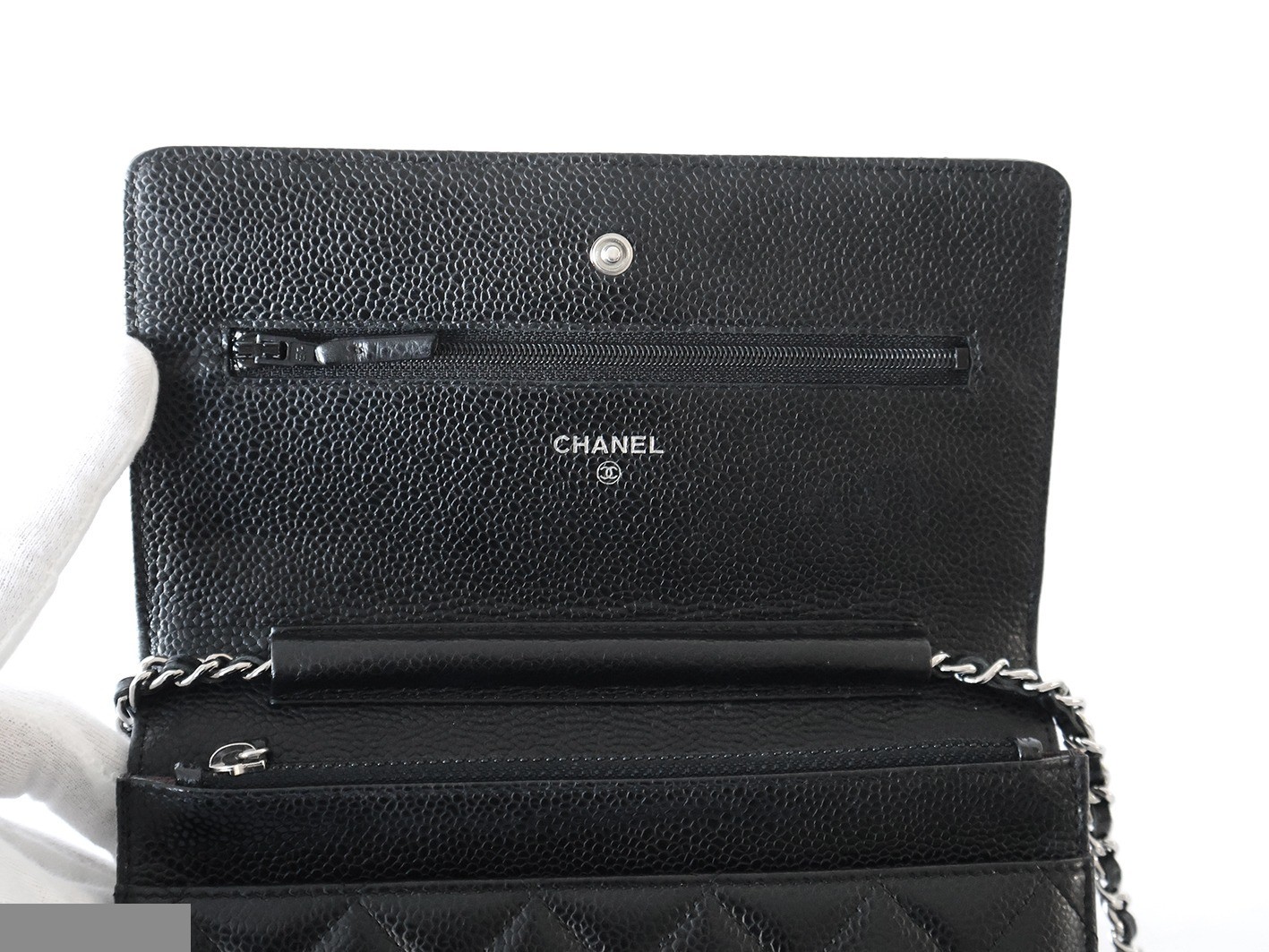 Caviar leather matelassé chain wallet shoulder bag, black — view 9