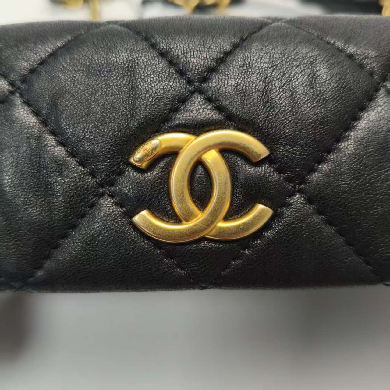 【*Shipped from: China*】CHANEL Lambskin Shoulder Bag — view 10
