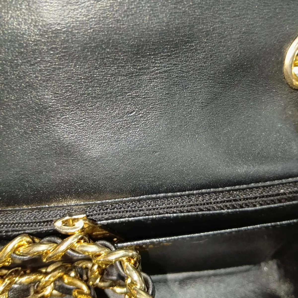 [Individually packaged] Chanel Mini Matelassé Lambskin Single Flap Single Chain Bag Charm, Black with Gold Hardware, 31247978, Serial Number 31 — view 11