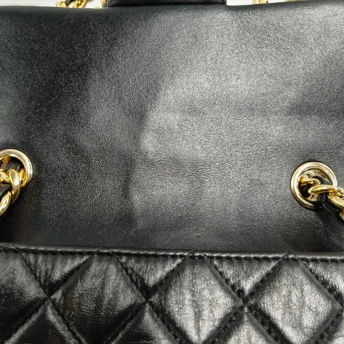 [Individually packaged] Chanel Mini Matelassé Lambskin Single Flap Single Chain Bag Charm, Black with Gold Hardware, 31247978, Serial Number 31 — view 13