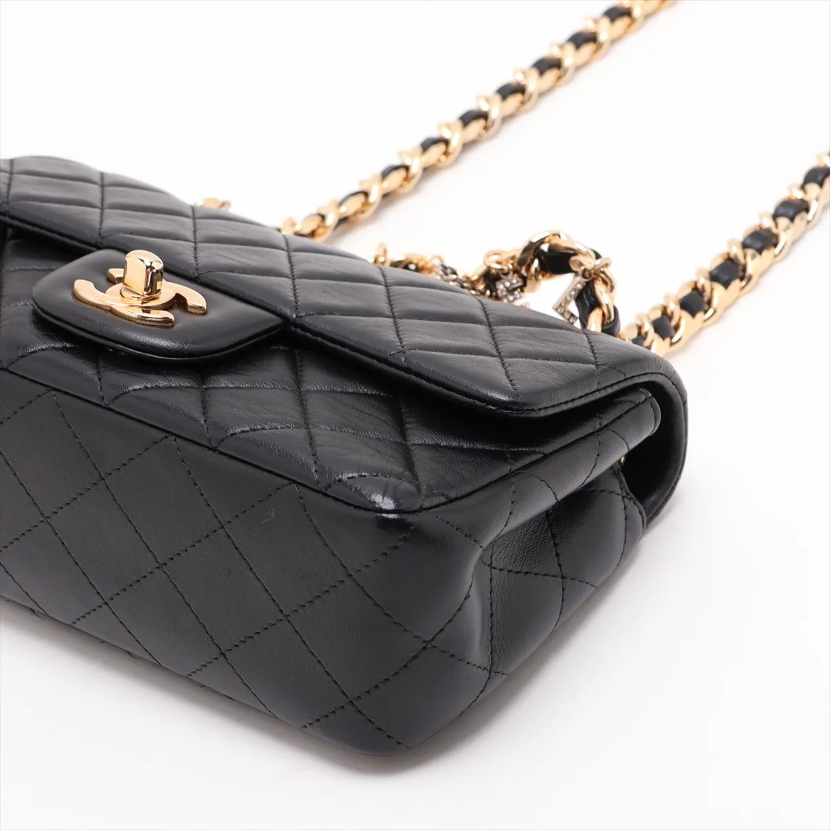 [Individually packaged] Chanel Mini Matelassé Lambskin Single Flap Single Chain Bag Charm, Black with Gold Hardware, 31247978, Serial Number 31 — view 3