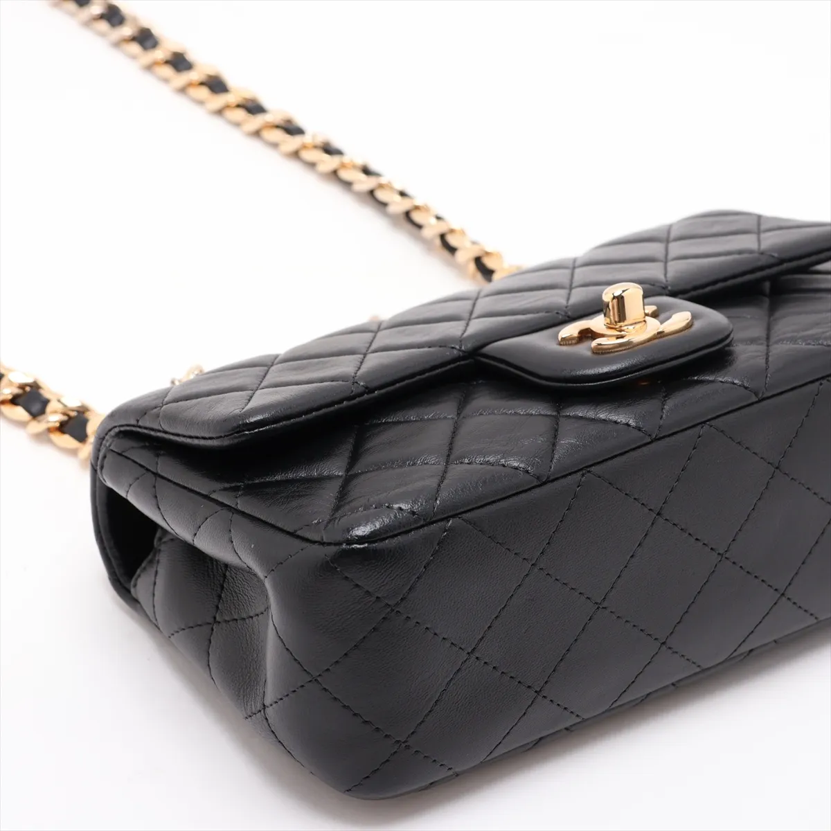 [Individually packaged] Chanel Mini Matelassé Lambskin Single Flap Single Chain Bag Charm, Black with Gold Hardware, 31247978, Serial Number 31 — view 4