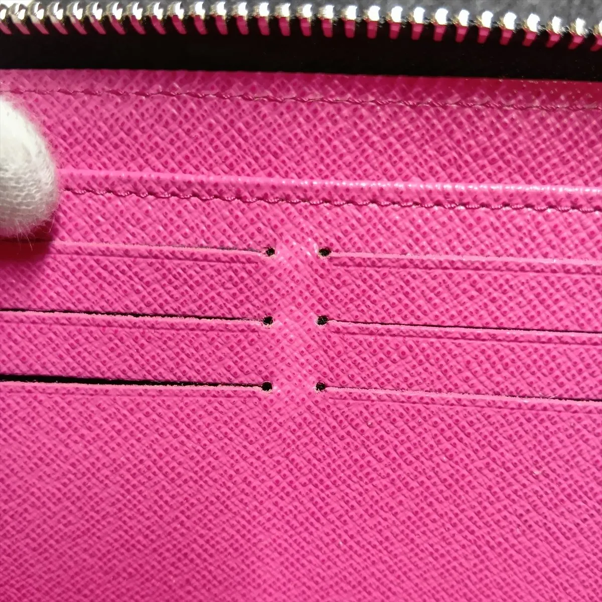 Epi Zippy Wallet M64838 GI0139 Noir x Hot Pink Round Zip Wallet — view 15