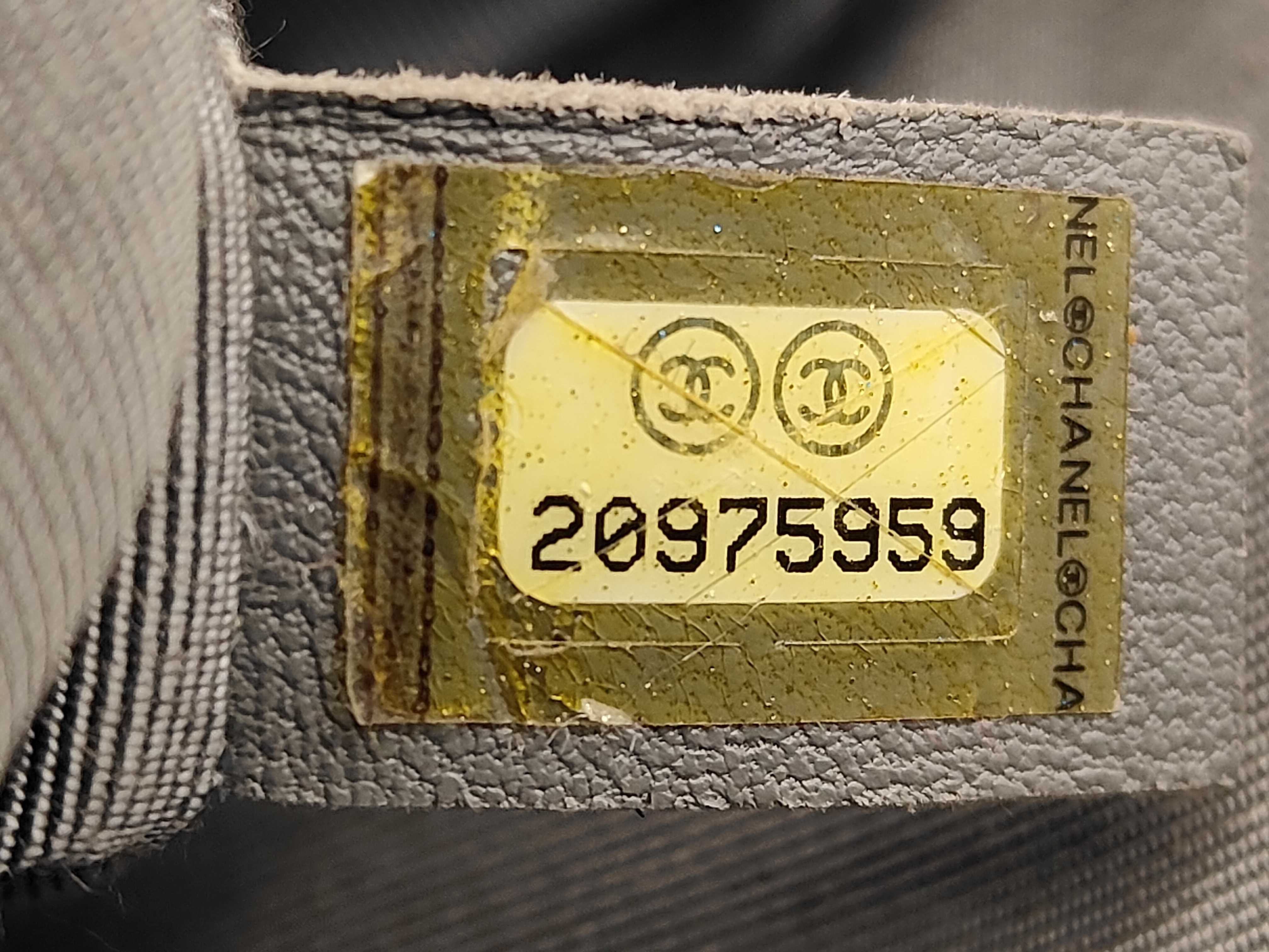 Boy Chanel 25 V-stitch Lambskin Shoulder Bag — view 12