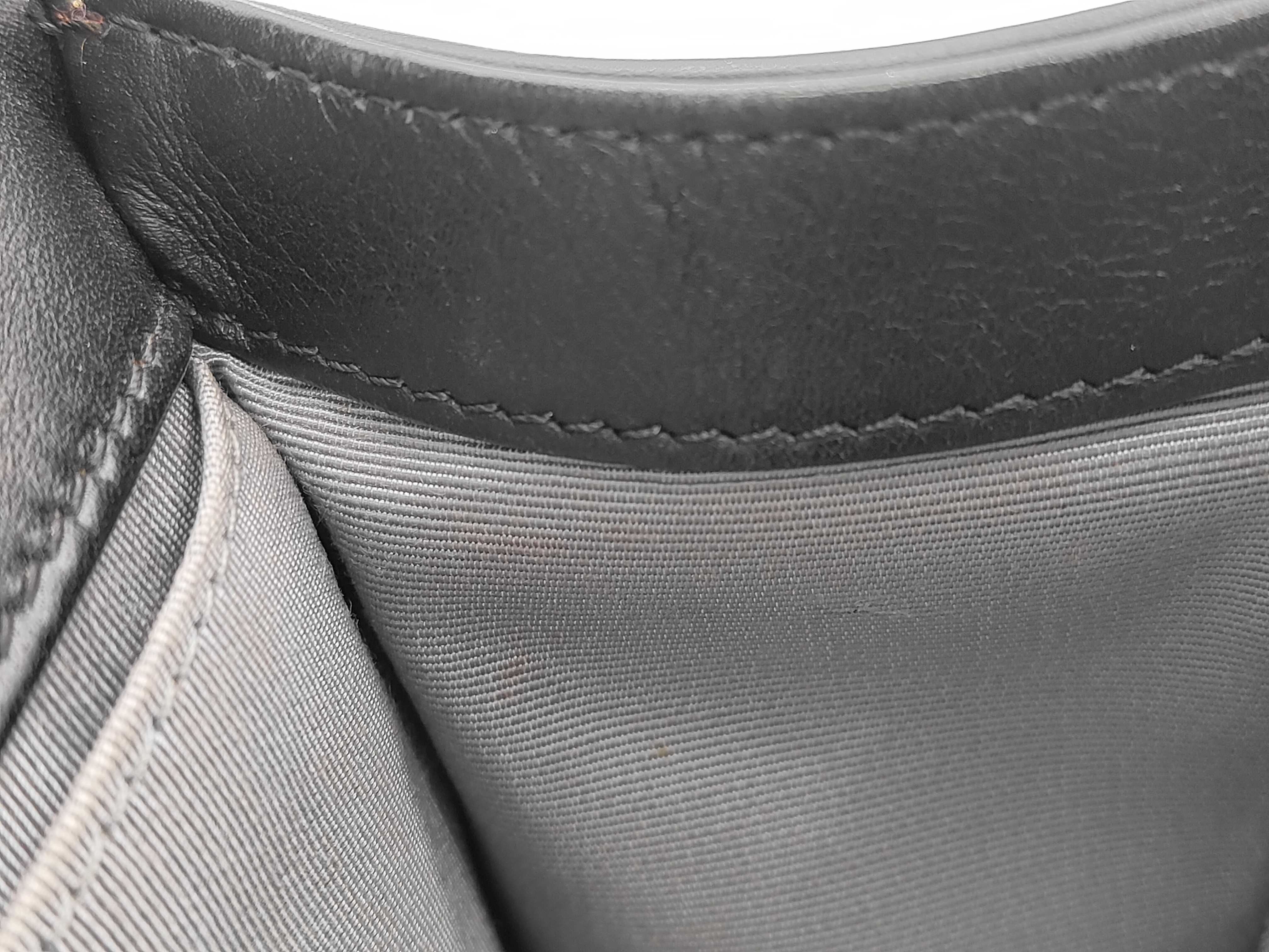 Boy Chanel 25 V-stitch Lambskin Shoulder Bag — view 13