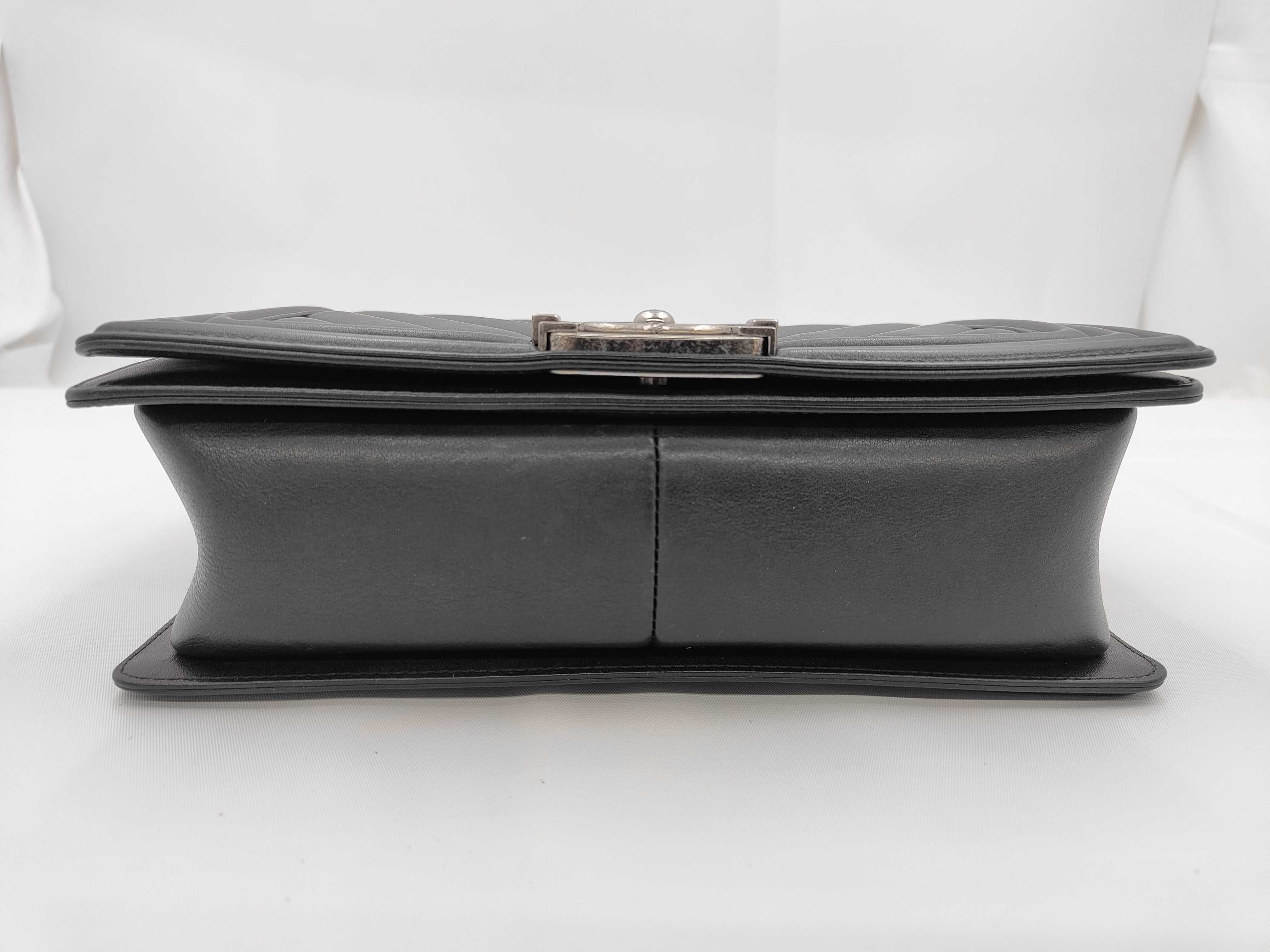 Boy Chanel 25 V-stitch Lambskin Shoulder Bag — view 5