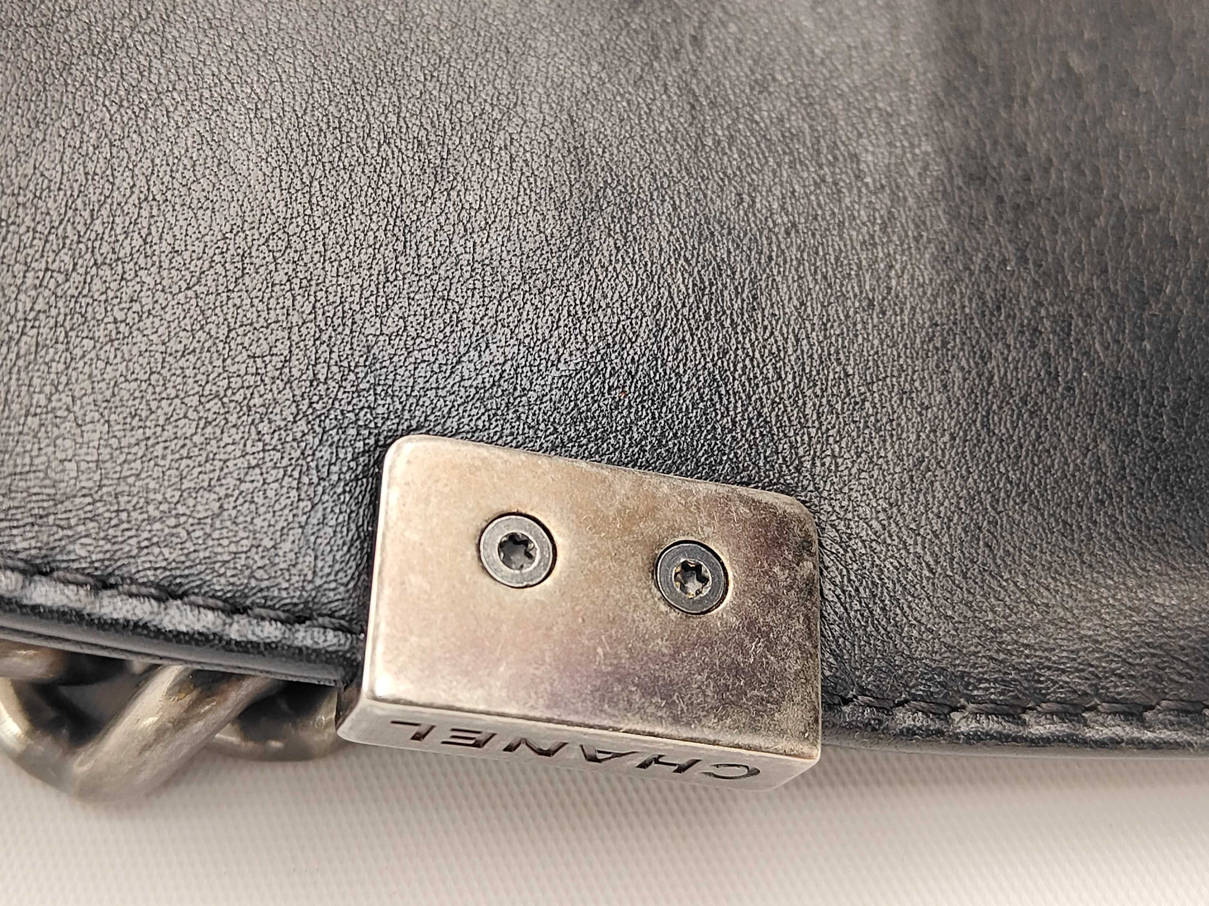 Boy Chanel 25 V-stitch Lambskin Shoulder Bag — view 7