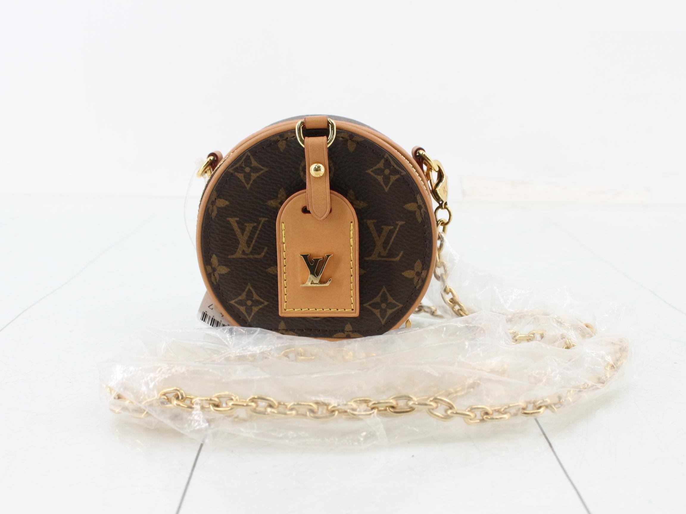 Boîte Chapeau Necklace