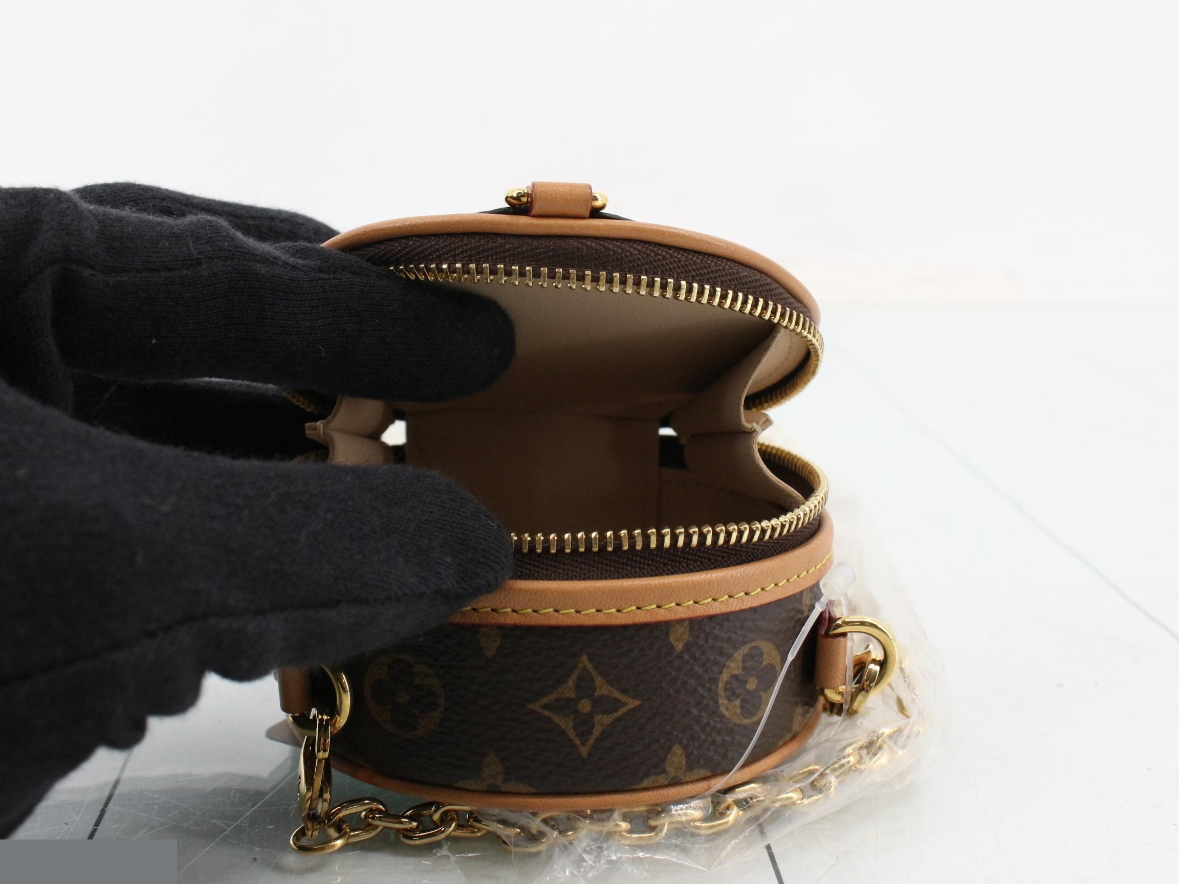 Boîte Chapeau Necklace — view 4