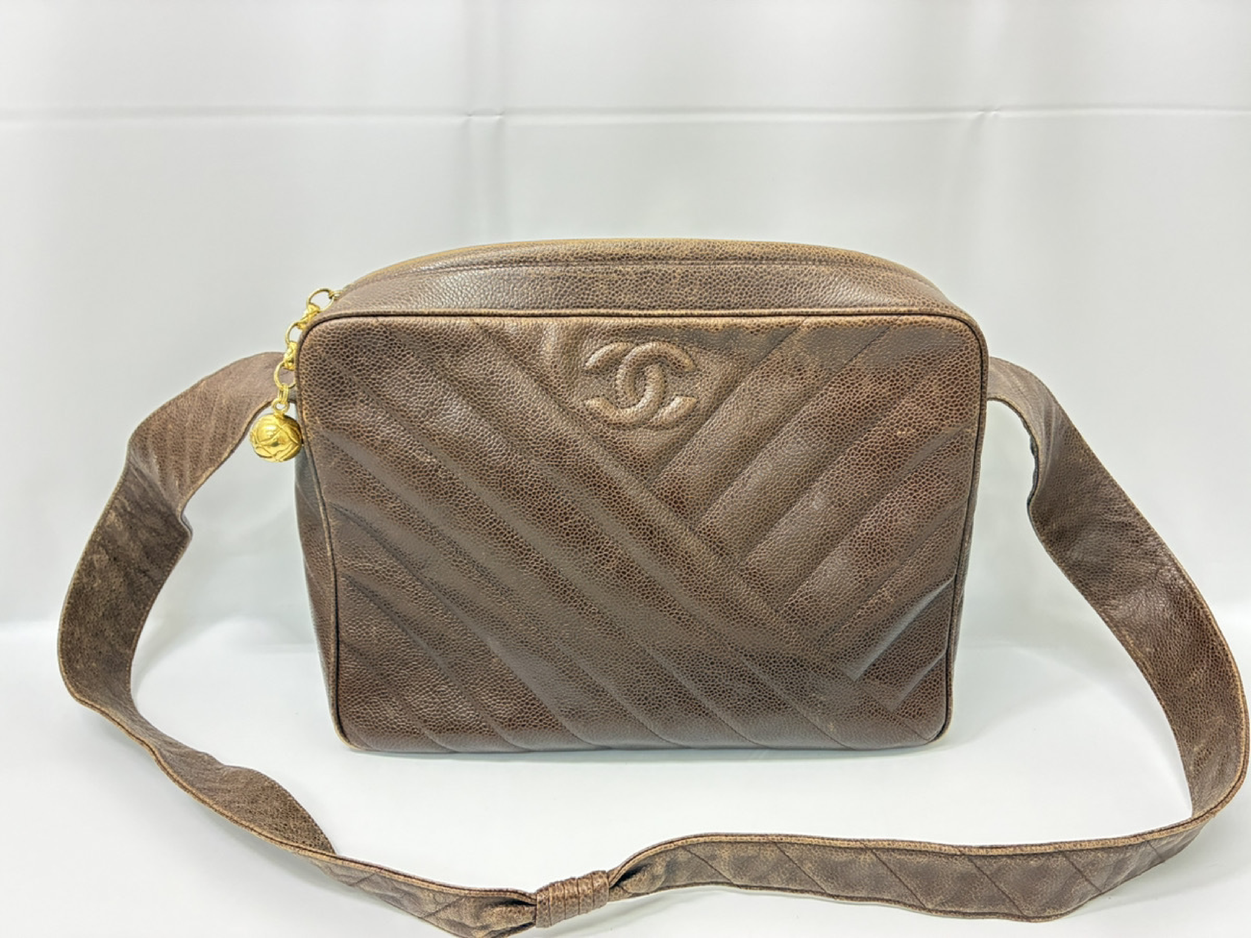 V-stitch shoulder bag, leather