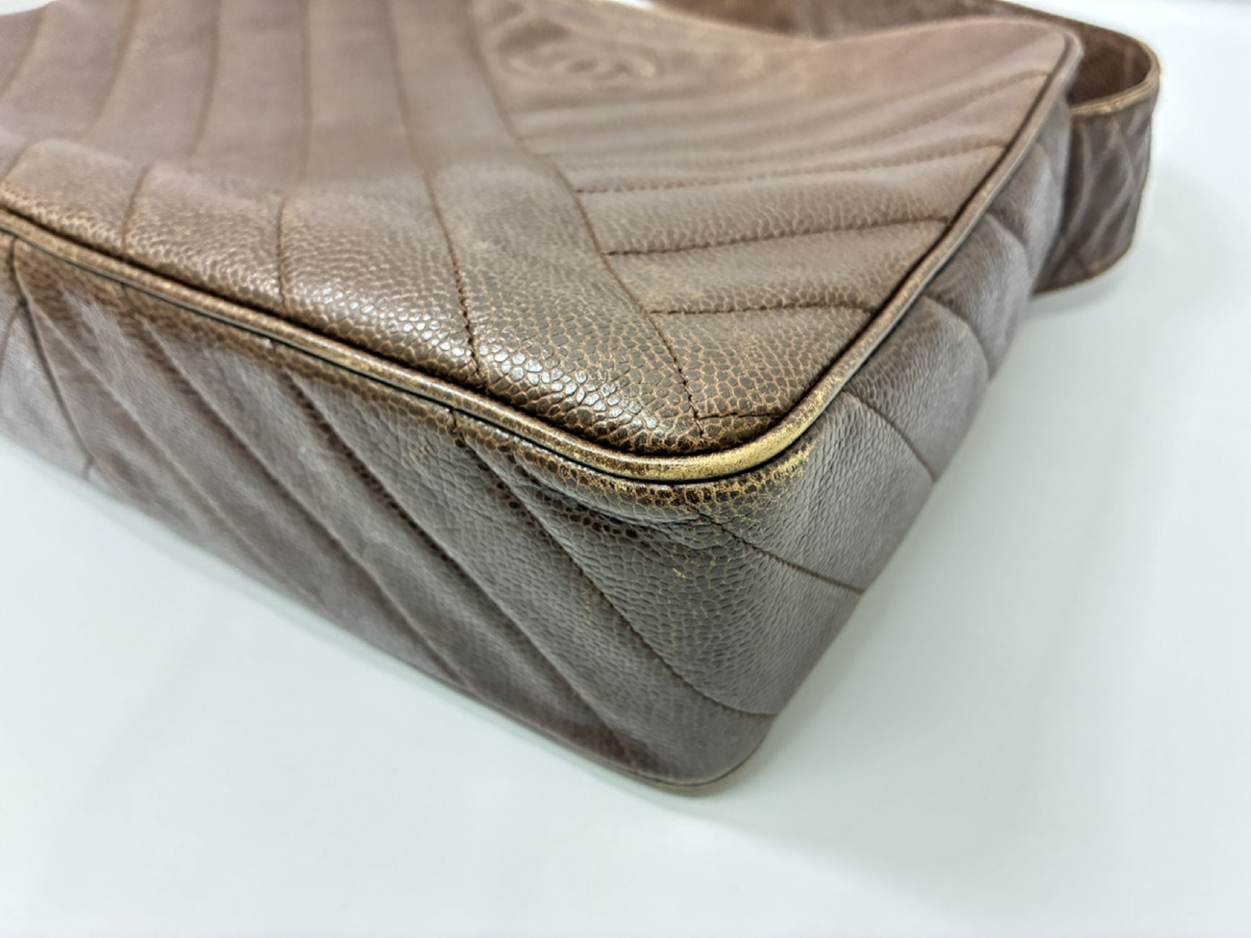V-stitch shoulder bag, leather — view 4