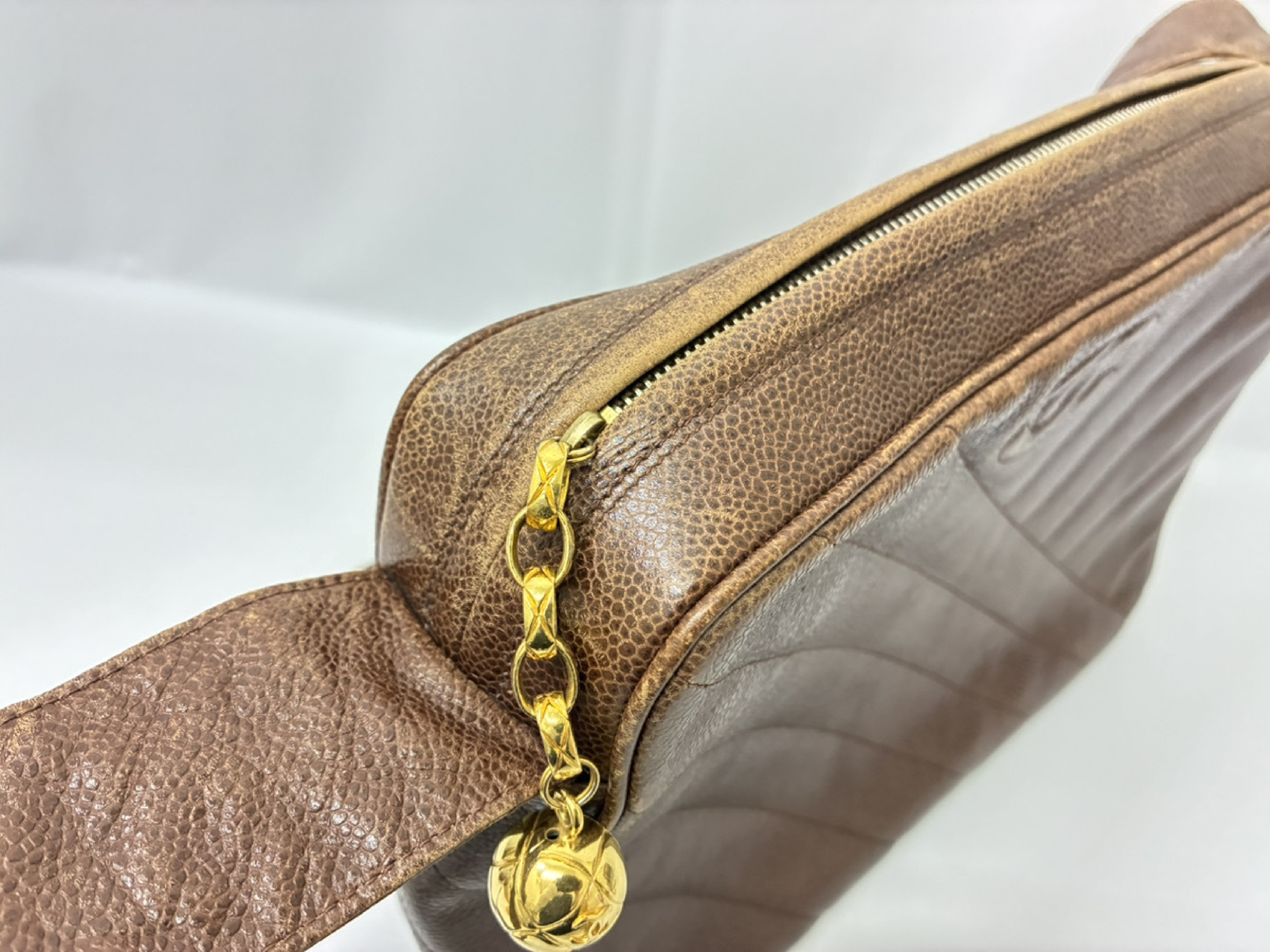 V-stitch shoulder bag, leather — view 5